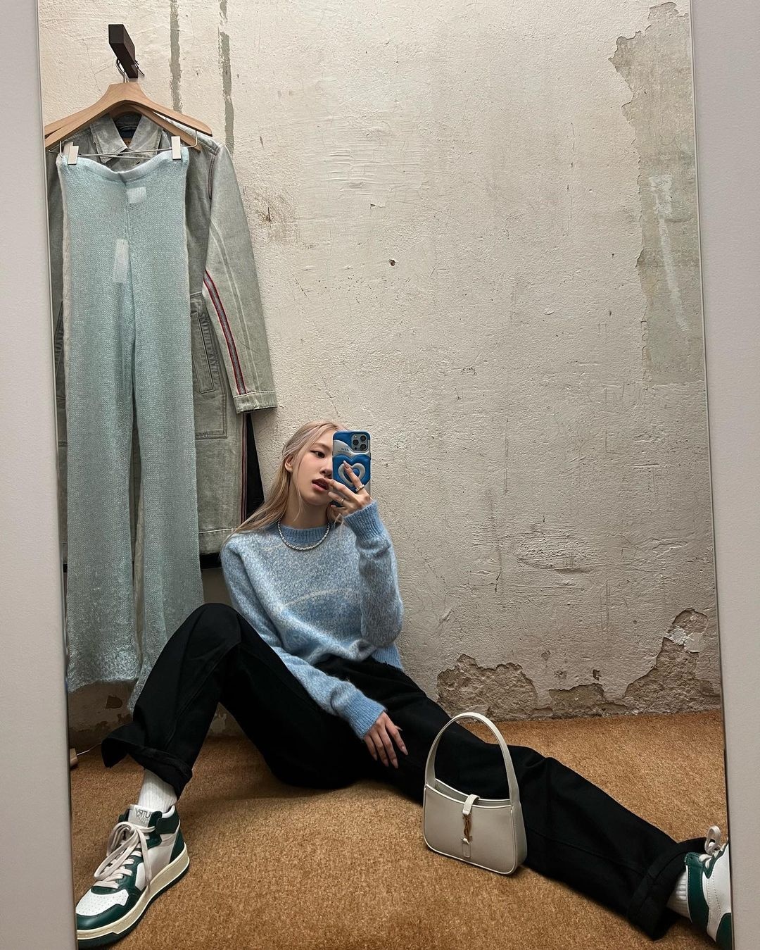 giay BlackPink,  thanh vien BlackPink, Boots nghin USD cua Lisa, Lisa BlackPink cao bao nhieu,  Jisoo instagram anh 5