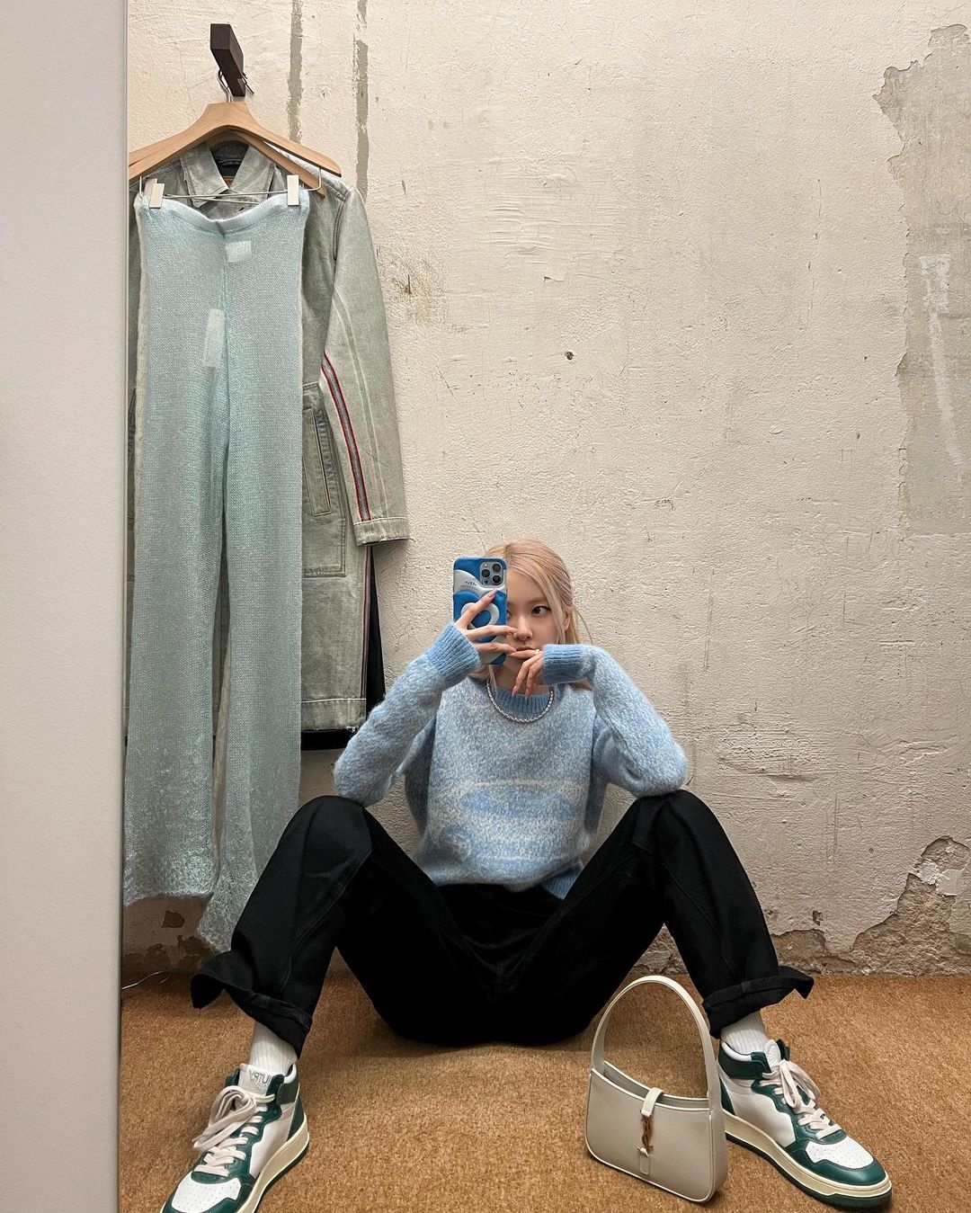 giay BlackPink,  thanh vien BlackPink, Boots nghin USD cua Lisa, Lisa BlackPink cao bao nhieu,  Jisoo instagram anh 6