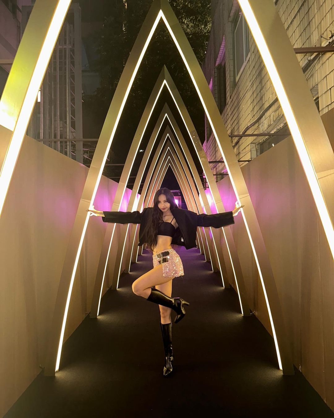 giay BlackPink,  thanh vien BlackPink, Boots nghin USD cua Lisa, Lisa BlackPink cao bao nhieu,  Jisoo instagram anh 16