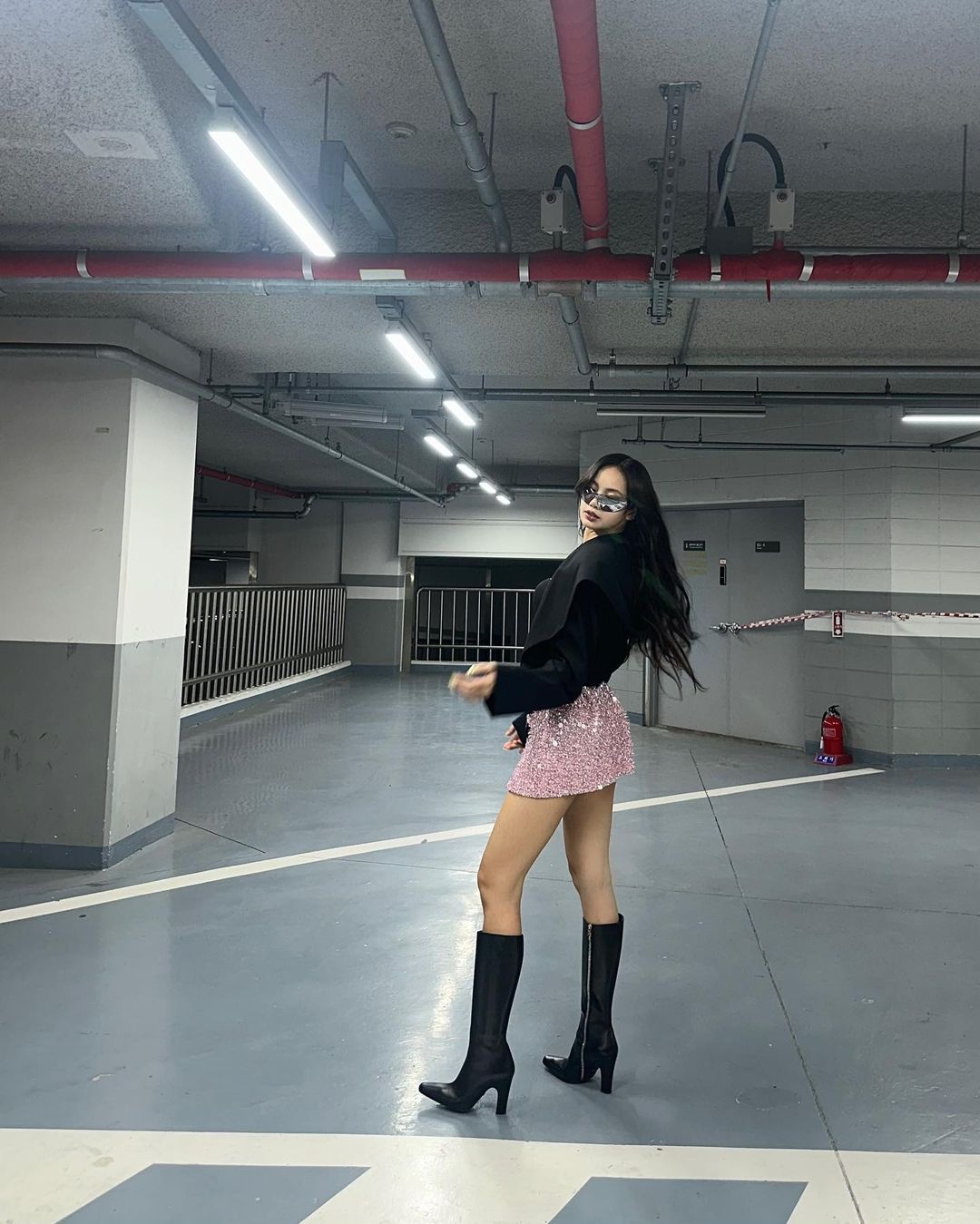 giay BlackPink,  thanh vien BlackPink, Boots nghin USD cua Lisa, Lisa BlackPink cao bao nhieu,  Jisoo instagram anh 17