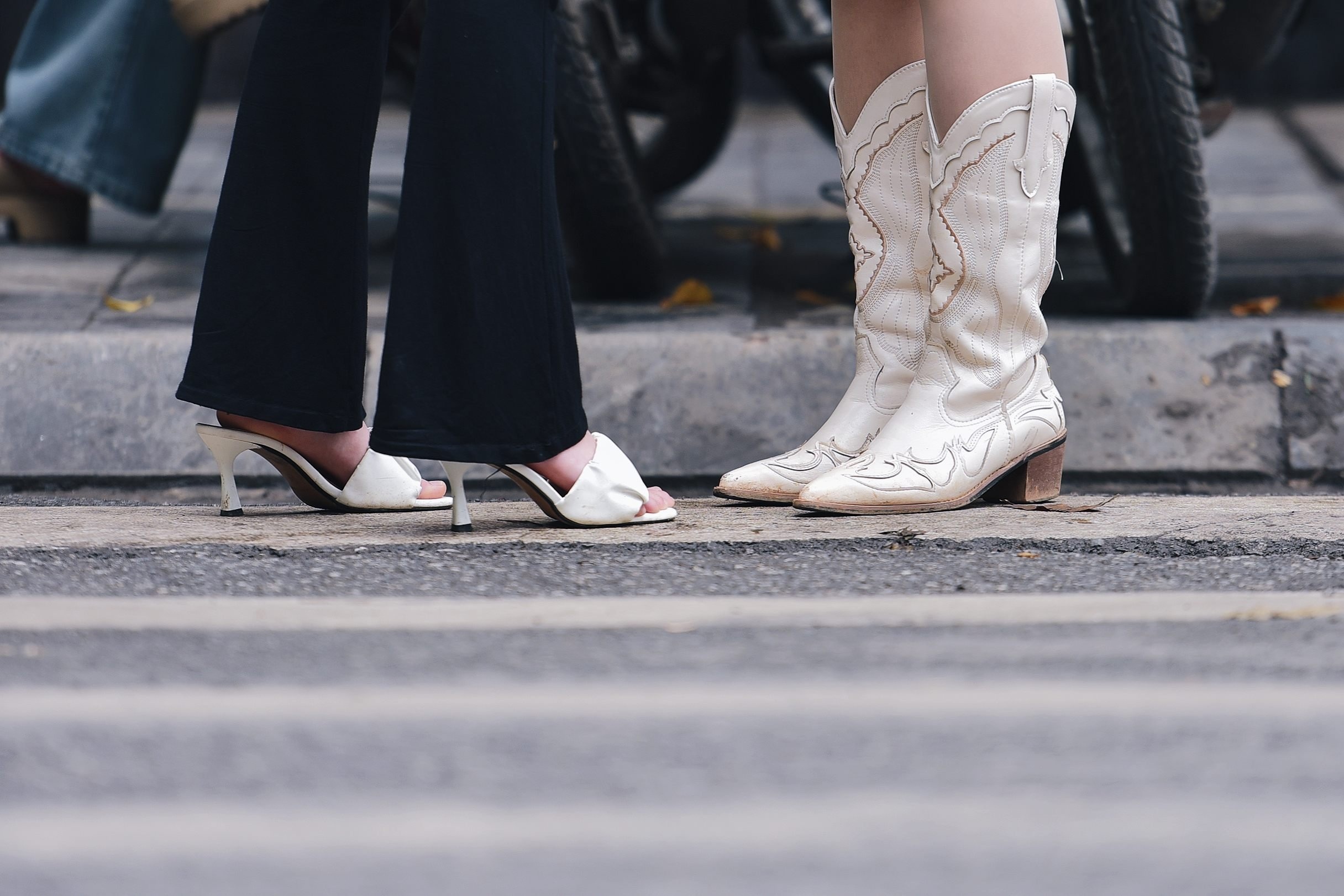 Street Style,  dien vay ngan,  trang phuc cut-out,  thoi trang Ha Noi,  thoi tiet Ha Noi anh 16