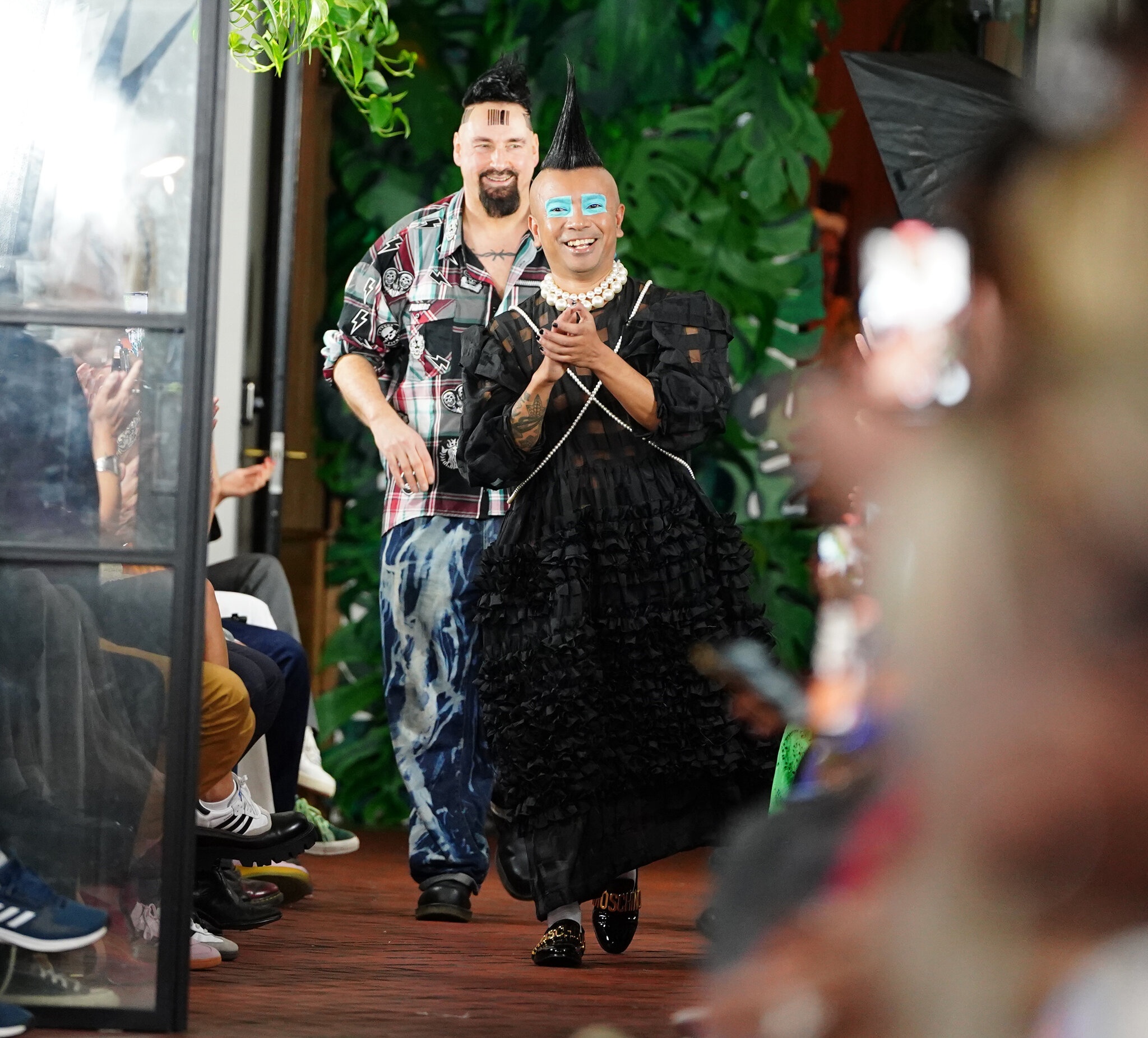 Vua Charles III,  show thoi trang,  Vin Cara,  Omi Ong,  Royal Garden Waste,  Vua Anh anh 4