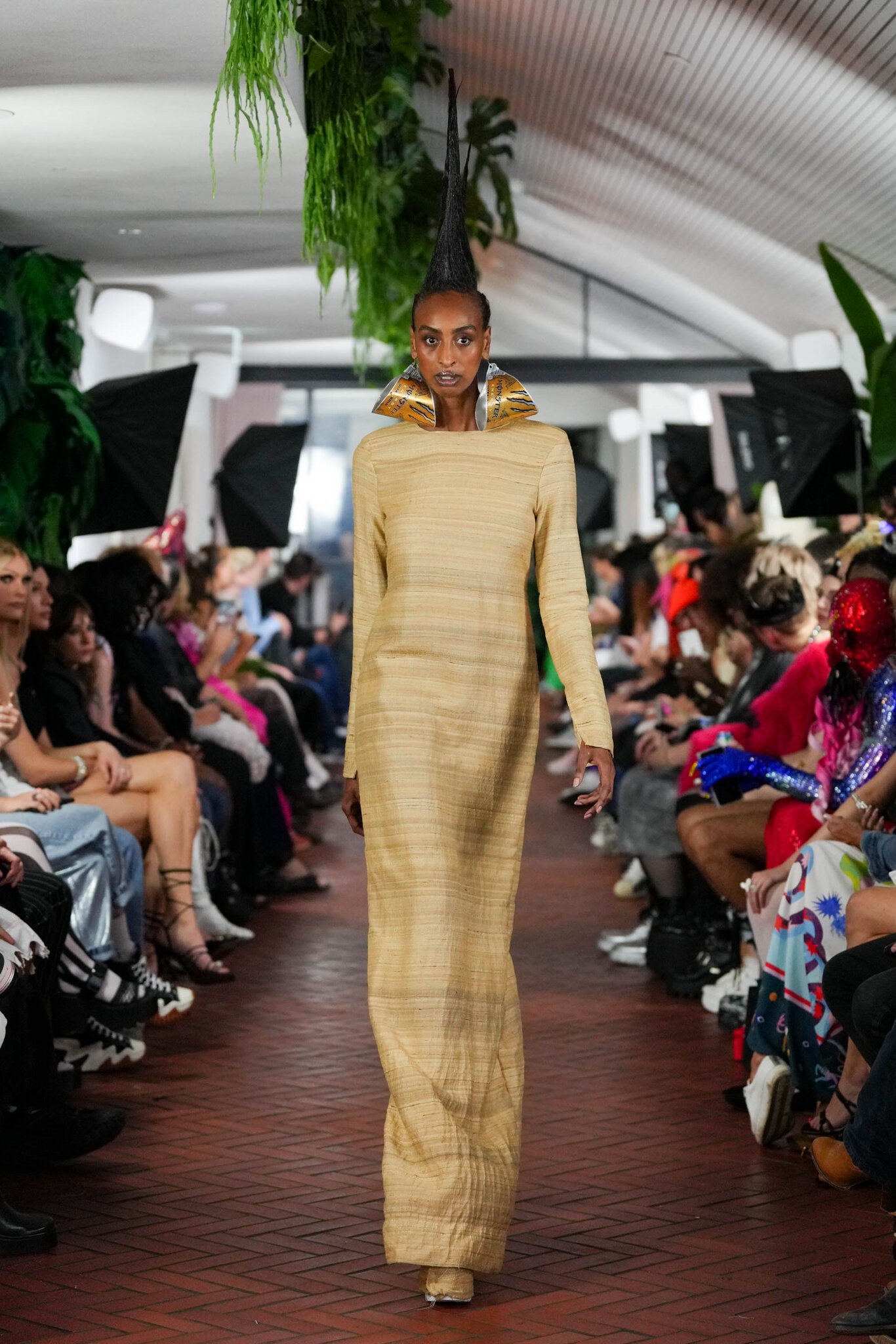 Vua Charles III,  show thoi trang,  Vin Cara,  Omi Ong,  Royal Garden Waste,  Vua Anh anh 8