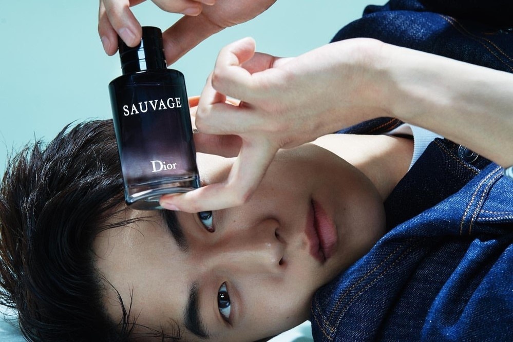 Ly do Dior Sauvage bi quay lung hinh anh