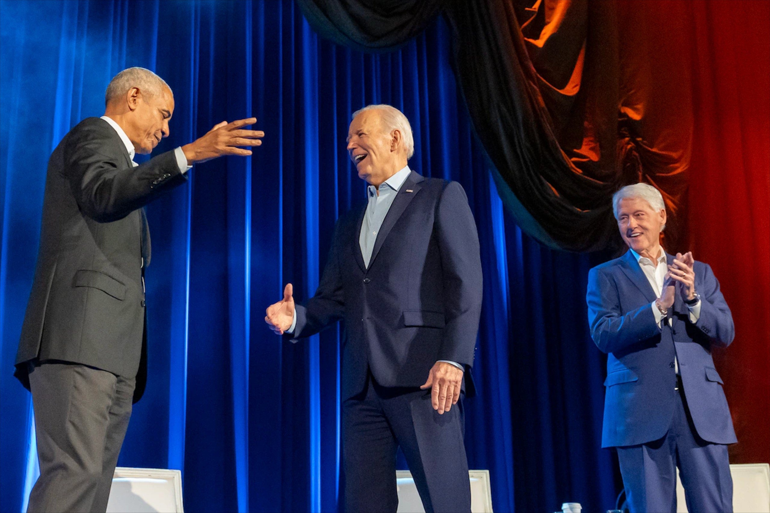 không đeo caravat,  tổng thống Mỹ,  Joe Biden,  Barack Obama,  Bill Clinton,   ảnh 1 khong deo caravat,  tong thong My,  Joe Biden,  Barack Obama,  Bill Clinton, anh 1