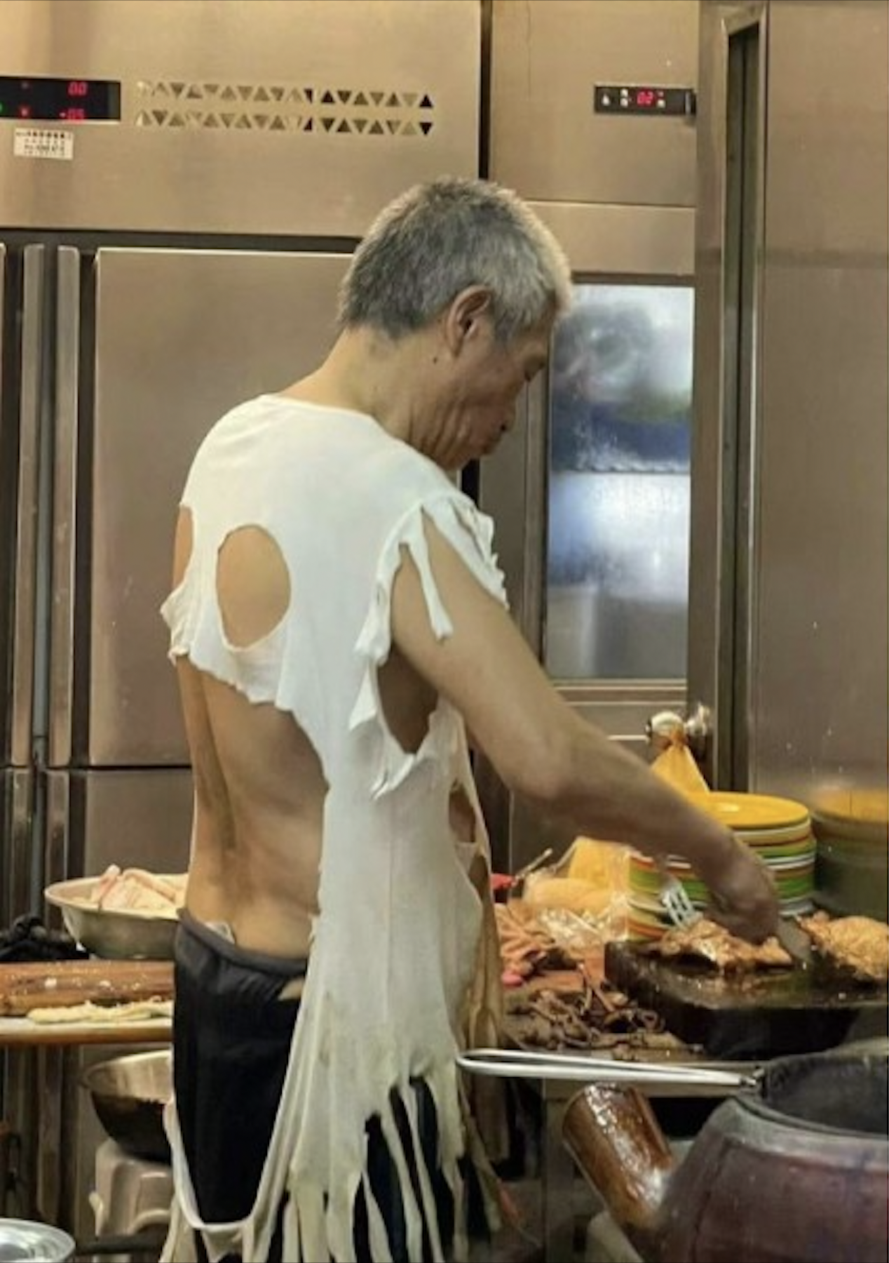 áo rách,  Balenciaga,  đầu bếp Hong Kong,  Super Destroyed T-Shirt ảnh 2 ao rach,  Balenciaga,  dau bep Hong Kong,  Super Destroyed T-Shirt anh 2