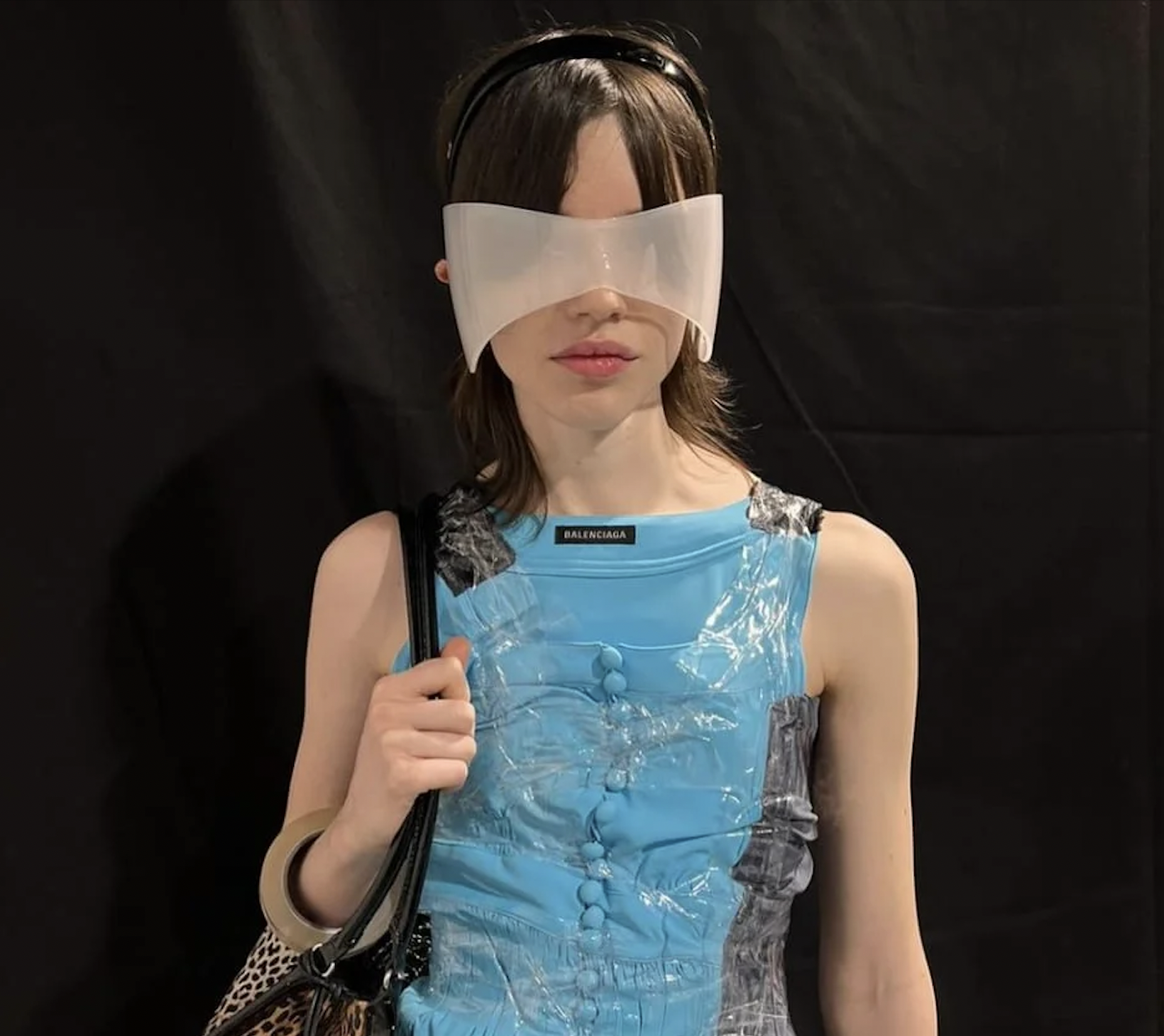 áo rách,  Balenciaga,  đầu bếp Hong Kong,  Super Destroyed T-Shirt ảnh 6 ao rach,  Balenciaga,  dau bep Hong Kong,  Super Destroyed T-Shirt anh 6