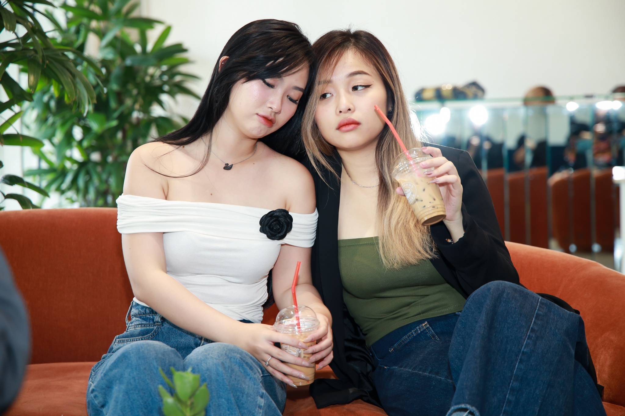 Nam ngoai di team building nuoc ngoai, nam nay o nha hinh anh