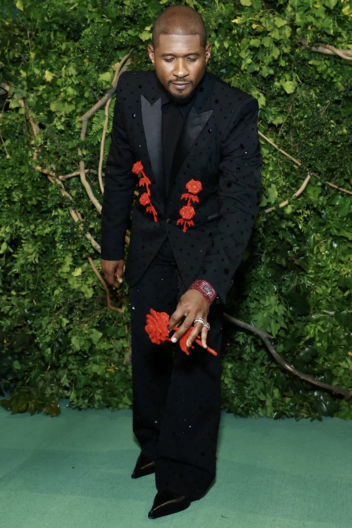 Met Gala 2024,  Jacob & Co. Billionaire,  Usher,  Billionaire III Rubies,  dong ho cao cap anh 2