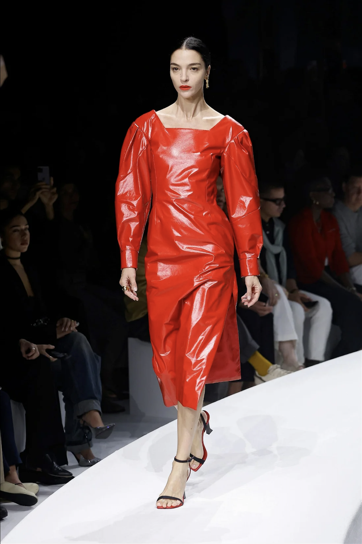 Ferrari,  Bugatti,  Porsche,  Gen Z, Ferrari lan san thoi trang,  xe the thao,  sieu xe Ferrari anh 3