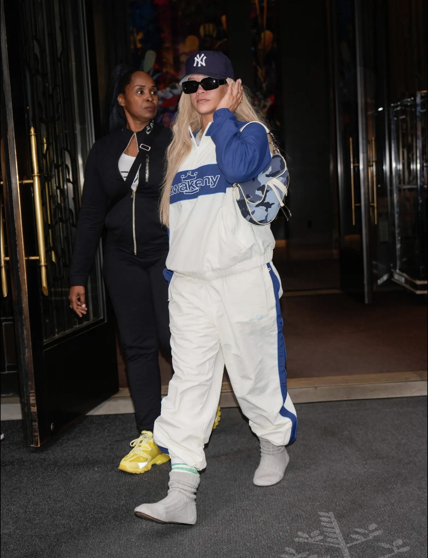 Rihanna,  Kanye West,  Yeezy,  giay gia vo,  Bottega Veneta,  diamonds rihanna anh 2