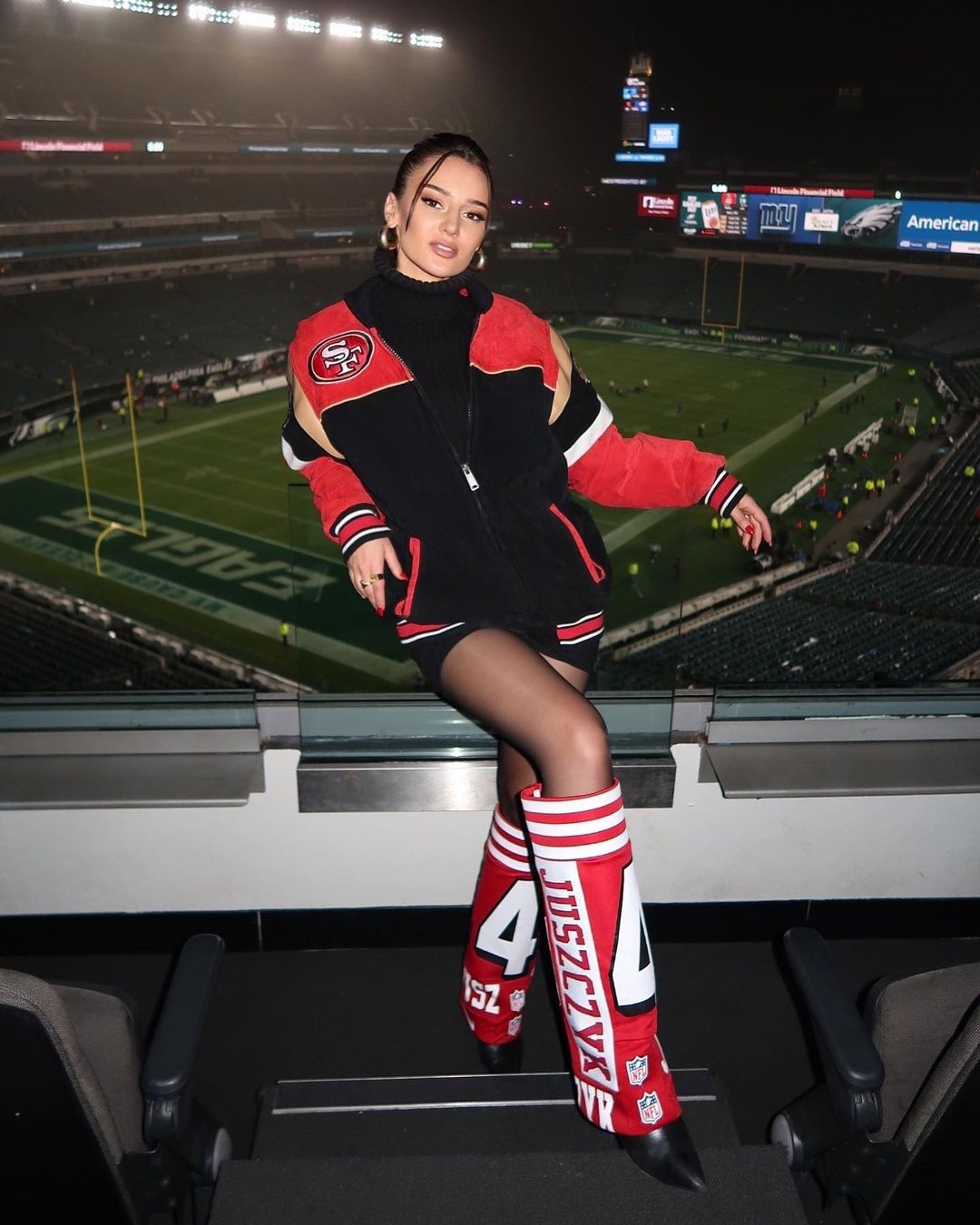 Kristin Juszczyk,  Taylor Swift,  Travis Kelce, giải bóng bầu dục Mỹ,  NFL là gì,  WAG là gì,  San Francisco 49ers ảnh 6 Kristin Juszczyk,  Taylor Swift,  Travis Kelce, giai bong bau duc My,  NFL la gi,  WAG la gi,  San Francisco 49ers anh 6