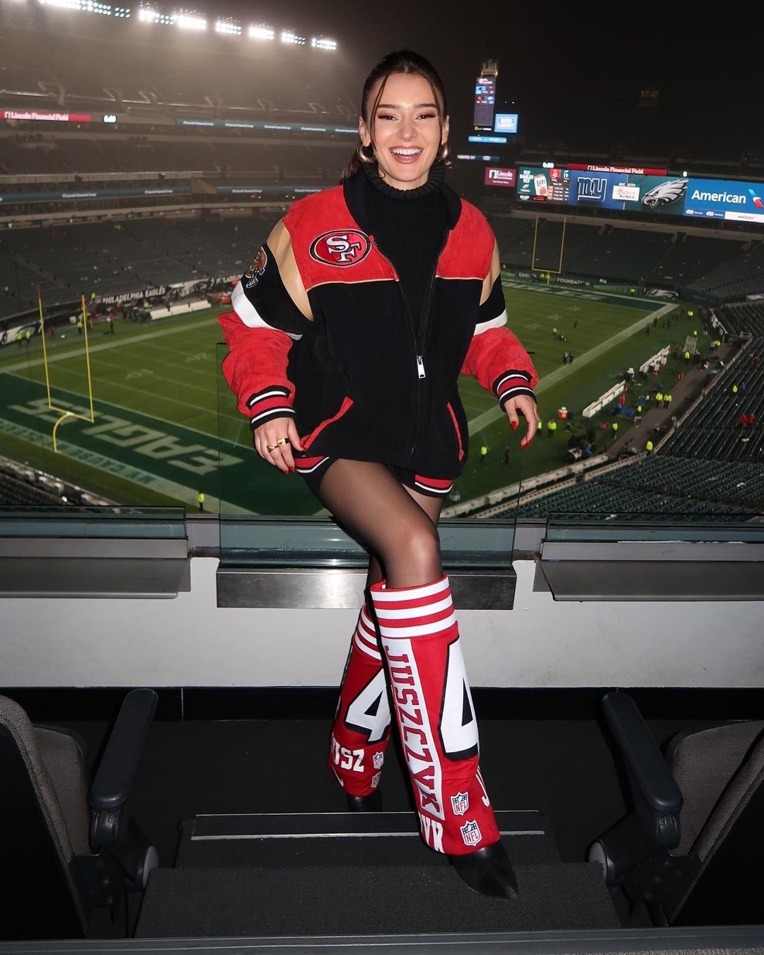 Kristin Juszczyk,  Taylor Swift,  Travis Kelce, giải bóng bầu dục Mỹ,  NFL là gì,  WAG là gì,  San Francisco 49ers ảnh 7 Kristin Juszczyk,  Taylor Swift,  Travis Kelce, giai bong bau duc My,  NFL la gi,  WAG la gi,  San Francisco 49ers anh 7