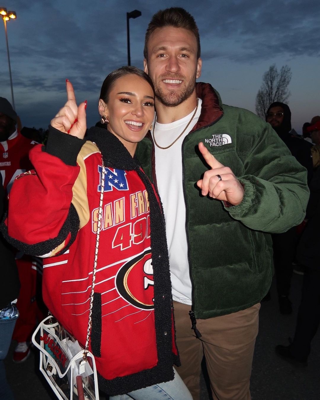 Kristin Juszczyk,  Taylor Swift,  Travis Kelce, giải bóng bầu dục Mỹ,  NFL là gì,  WAG là gì,  San Francisco 49ers ảnh 2 Kristin Juszczyk,  Taylor Swift,  Travis Kelce, giai bong bau duc My,  NFL la gi,  WAG la gi,  San Francisco 49ers anh 2