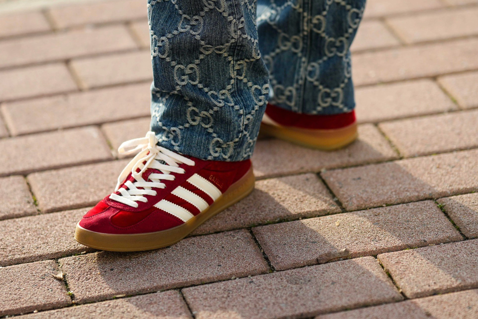 adidas Samba, Gazelle la 'ngoi sao' tren duong pho hinh anh