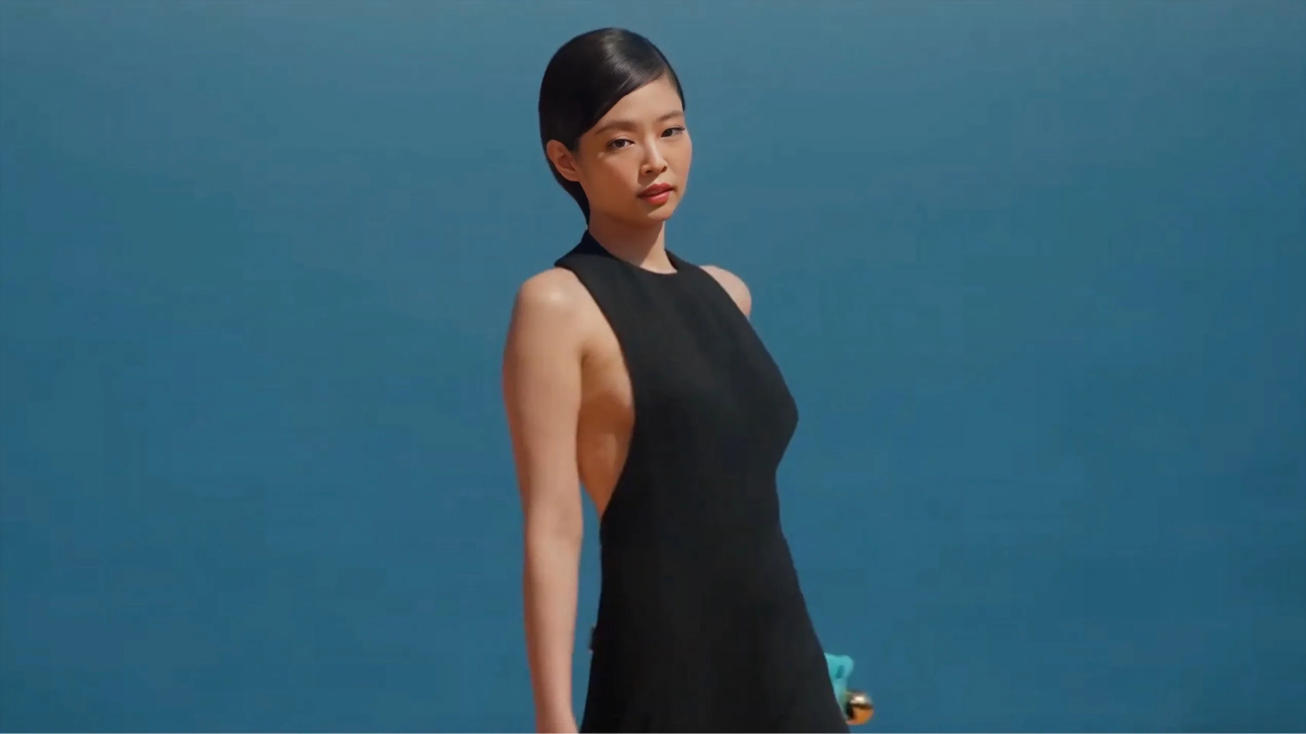 Jennie,  Jacquemus,  Thanh Thanh Huyen,  Quynh Thi,  CiiN,  mot khoe ben nguc,  side boobs anh 1