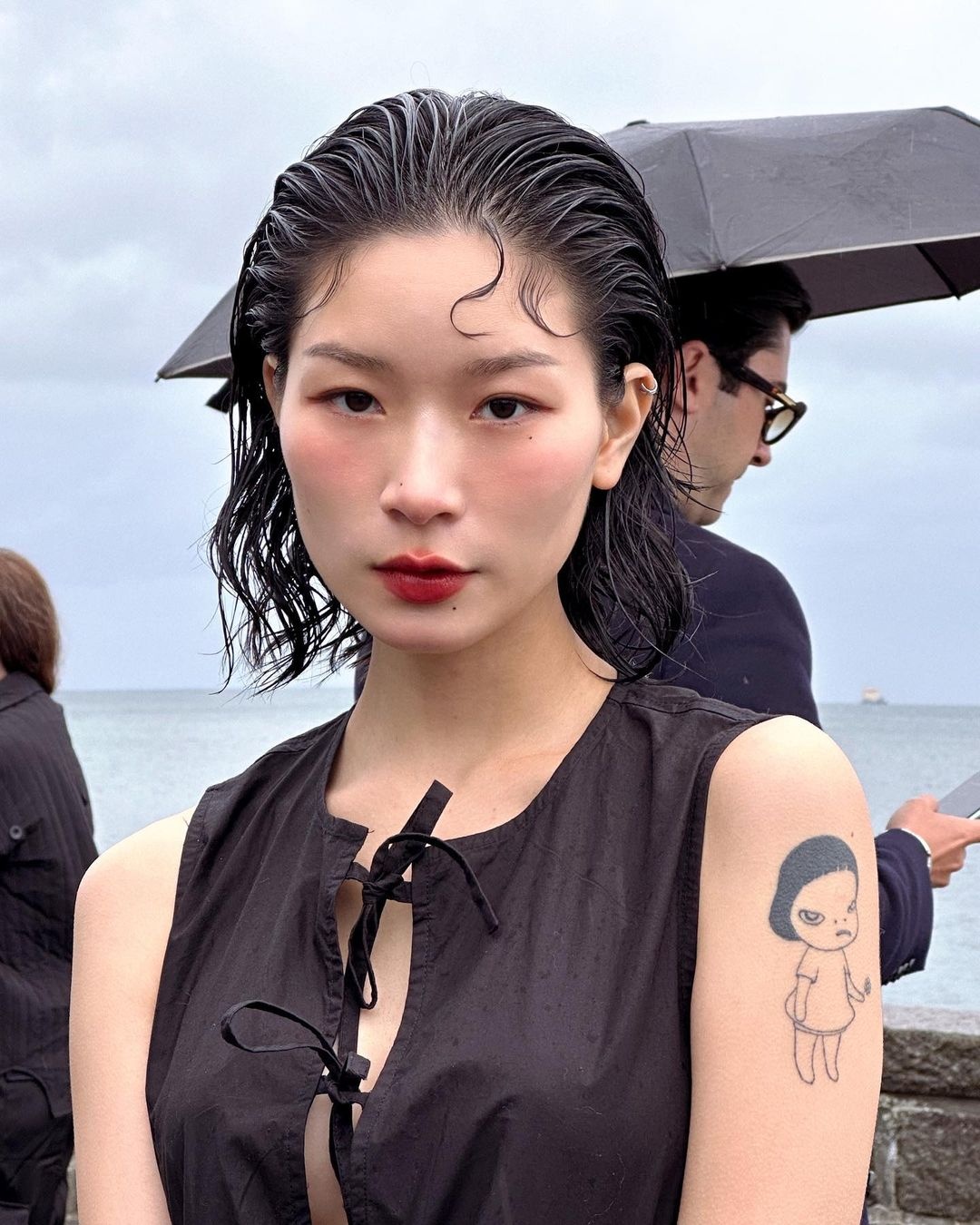 wet look,  Kylie Jenner,  Linh Ngoc Dam,  Quynh Anh Shyn,  Thach Trang,  xu huong thoi trang, anh 12