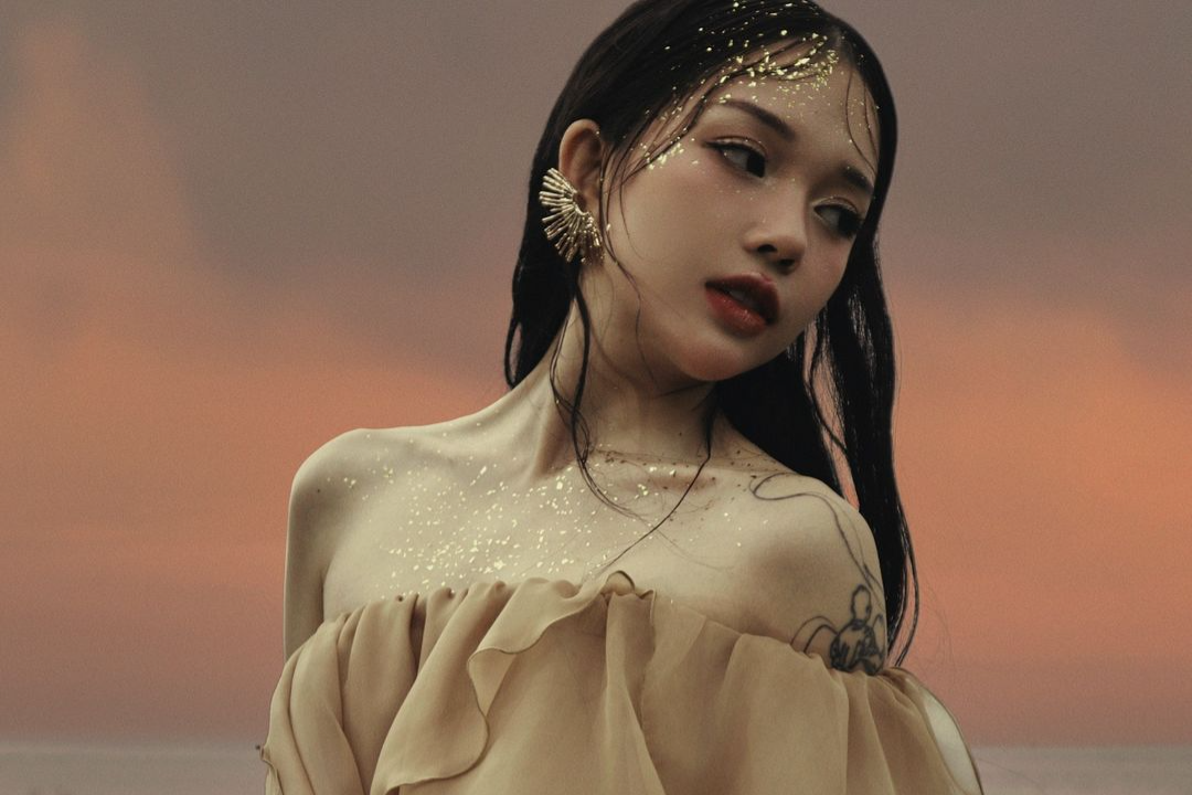 Linh Ngoc Dam mac 'uot at' hinh anh