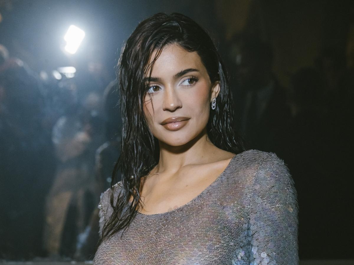 wet look,  Kylie Jenner,  Linh Ngoc Dam,  Quynh Anh Shyn,  Thach Trang,  xu huong thoi trang, anh 2