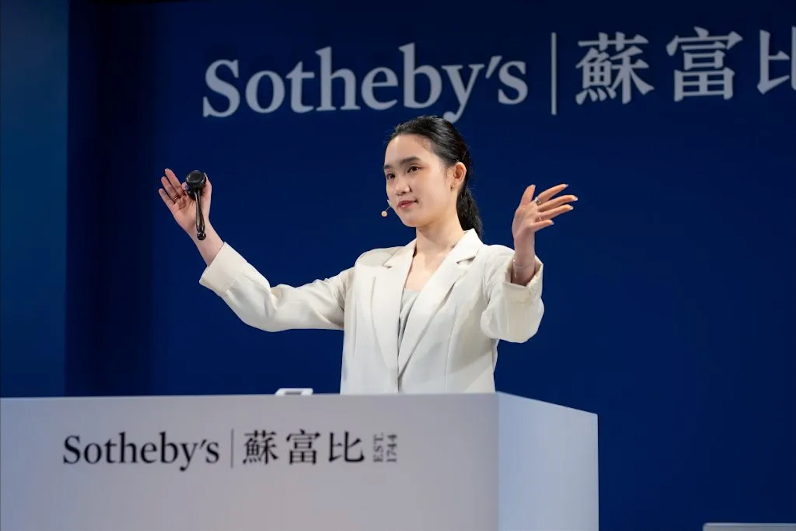 Tran Luong Linh,  Elaine Kwok,  Danielle So,  Florence Ho,  CC Wang,  Sotheby’s,  Christie’s anh 4