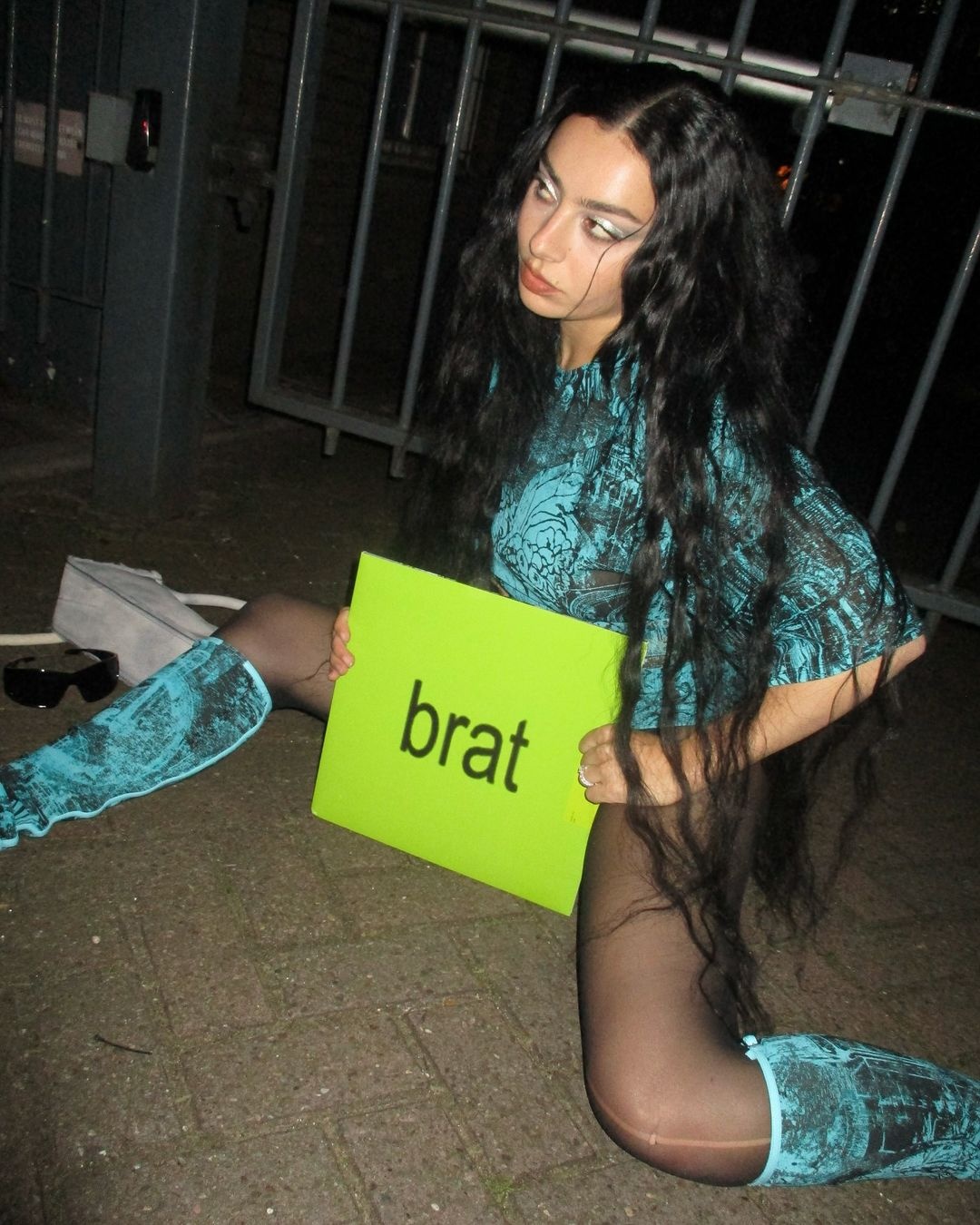 brat la gi,  Charli XCX,  brat font charli xcx,  brat album,  dua tre hu anh 1