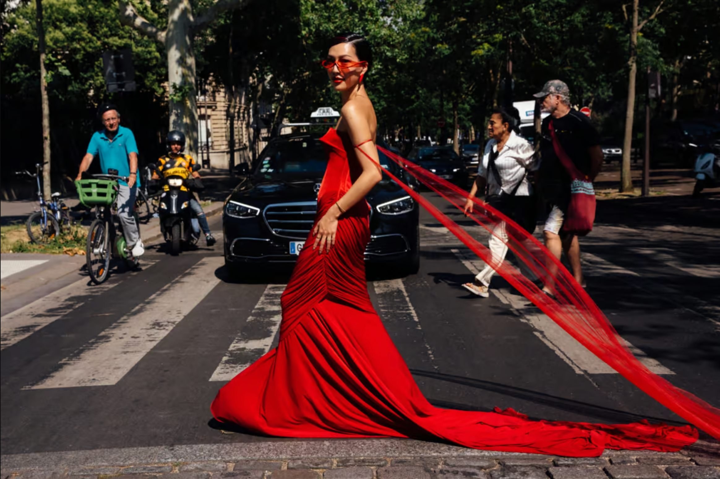 tuan le thoi trang,  thoi trang Paris,  thoi trang cao cap,  haute couture,  to ong,  luoi dien, anh 1