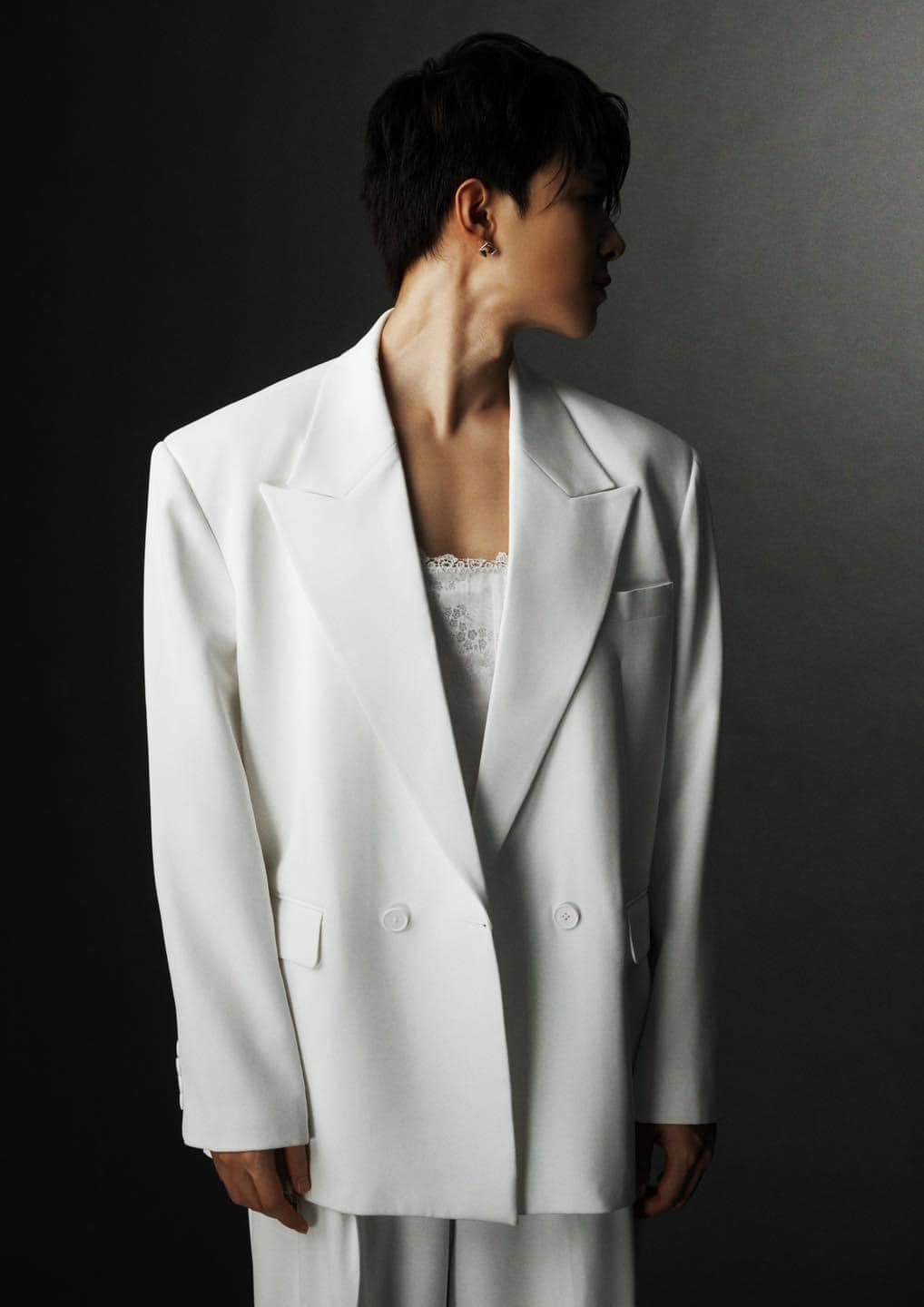 ao nit nguc,  Anh Tu,  Bad Bunny,  corset la gi,  Anh Tu mac corset anh 7