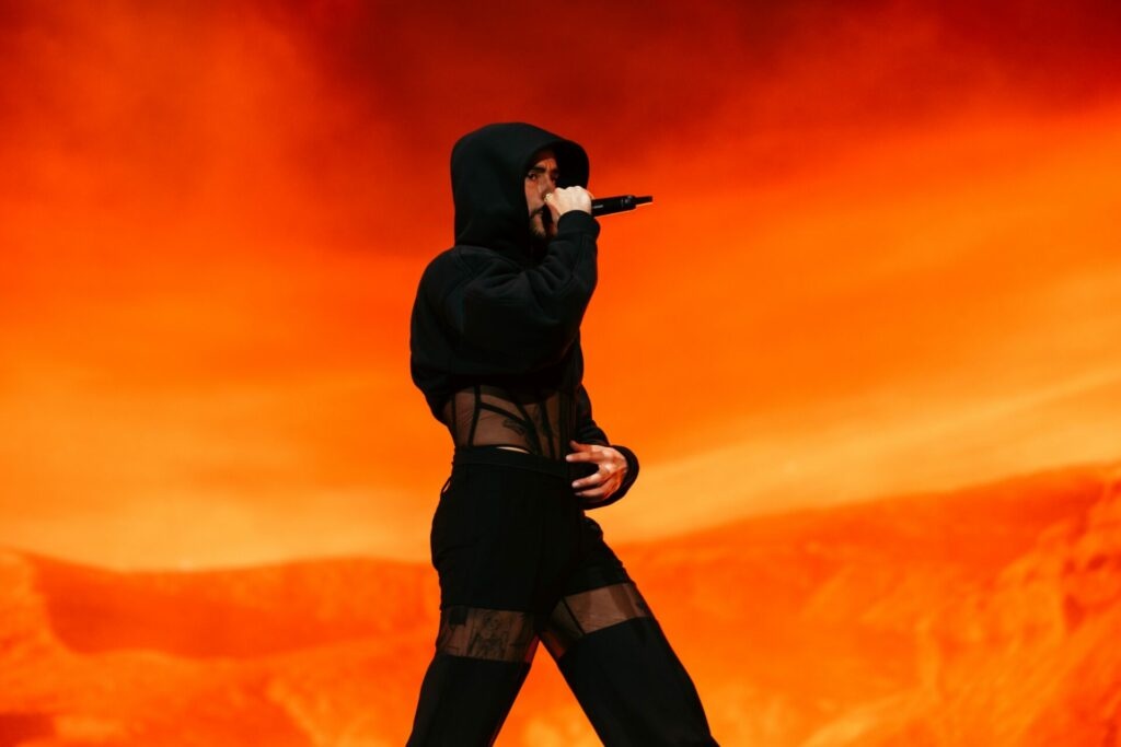 ao nit nguc,  Anh Tu,  Bad Bunny,  corset la gi,  Anh Tu mac corset anh 5