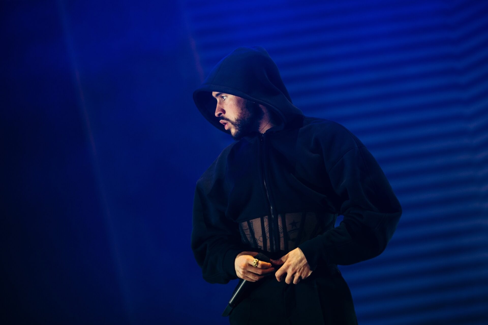 ao nit nguc,  Anh Tu,  Bad Bunny,  corset la gi,  Anh Tu mac corset anh 4