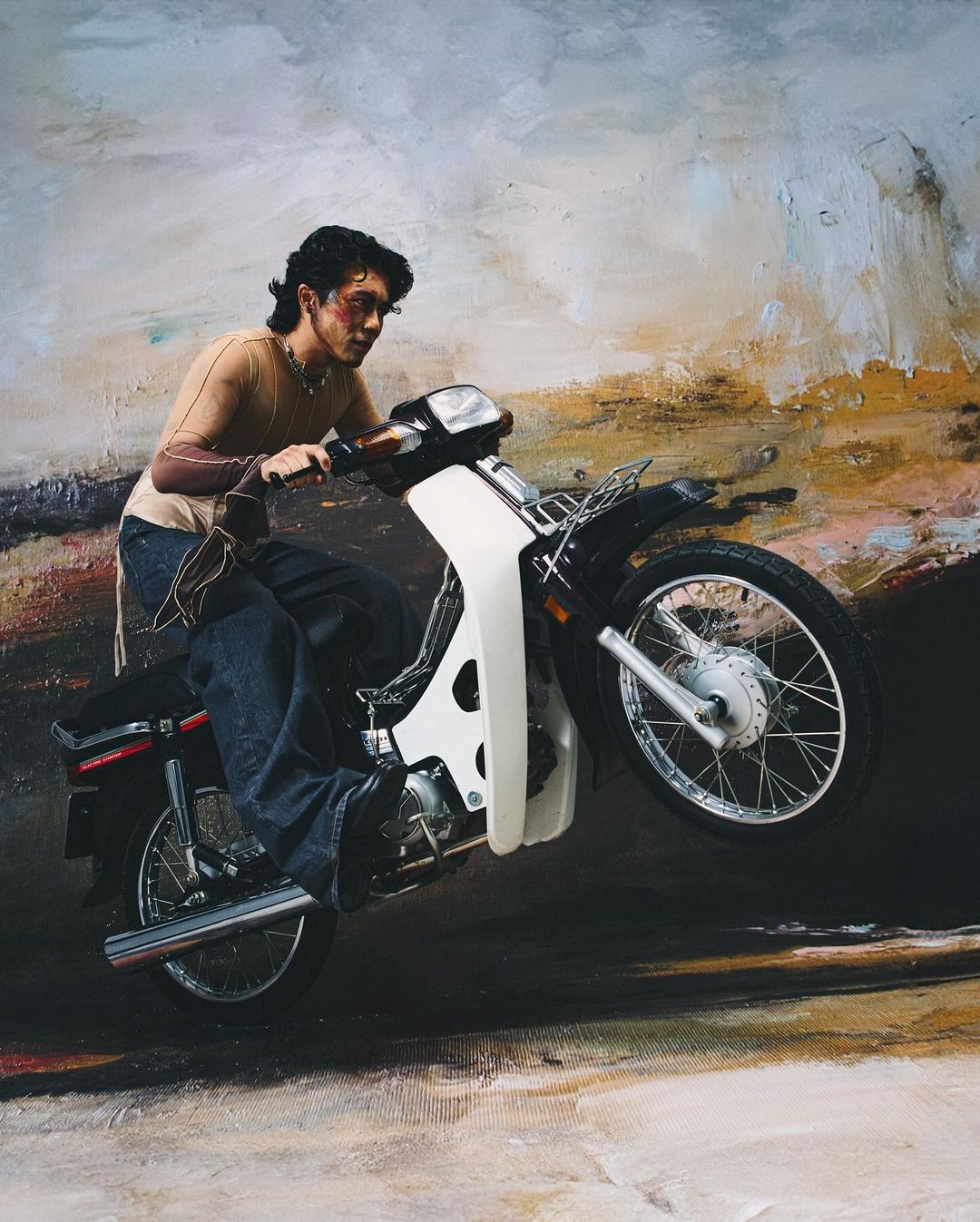 ao nit nguc,  Anh Tu,  Bad Bunny,  corset la gi,  Anh Tu mac corset anh 9