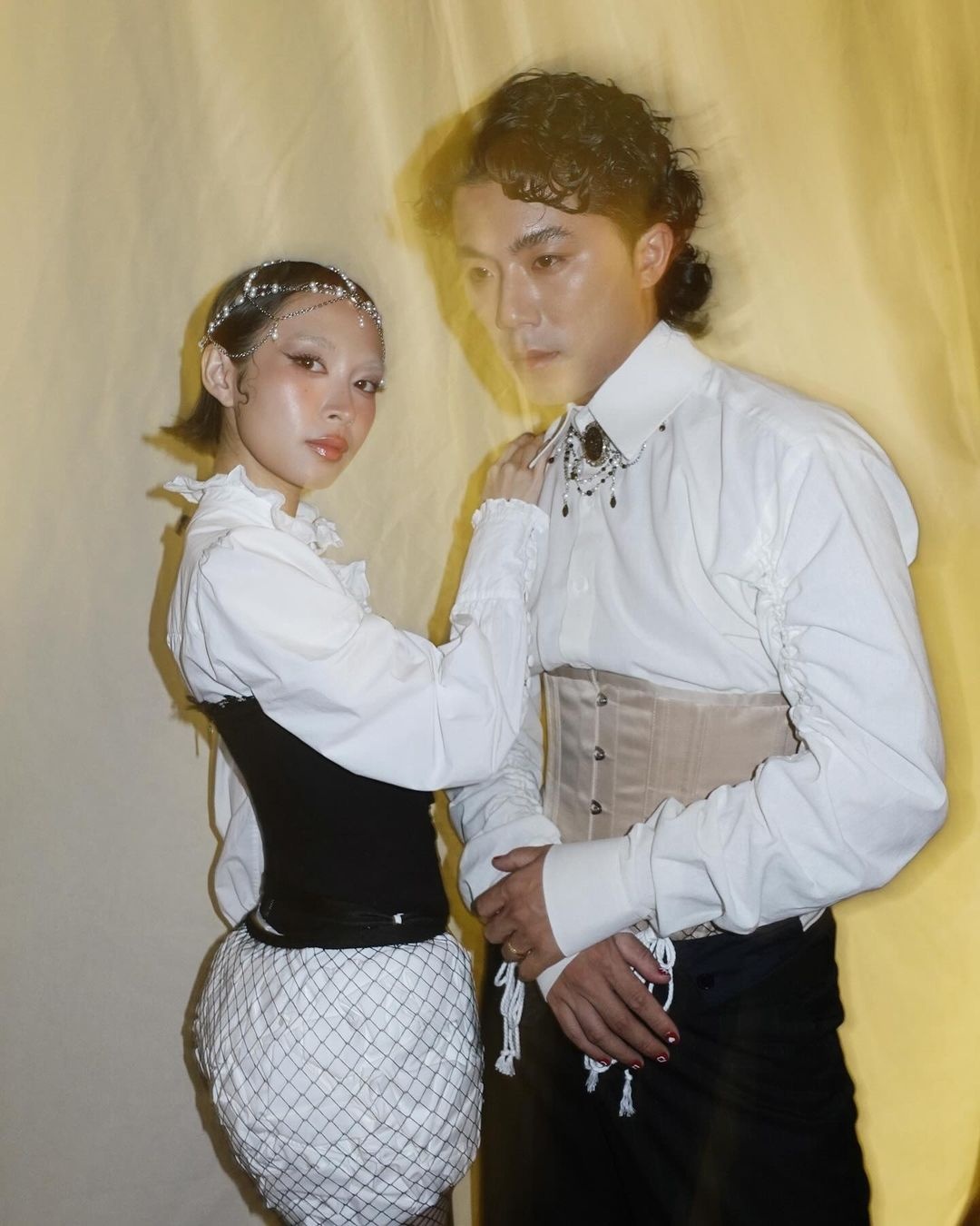 ao nit nguc,  Anh Tu,  Bad Bunny,  corset la gi,  Anh Tu mac corset anh 11