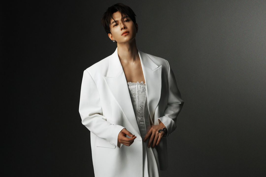 ao nit nguc,  Anh Tu,  Bad Bunny,  corset la gi,  Anh Tu mac corset anh 1