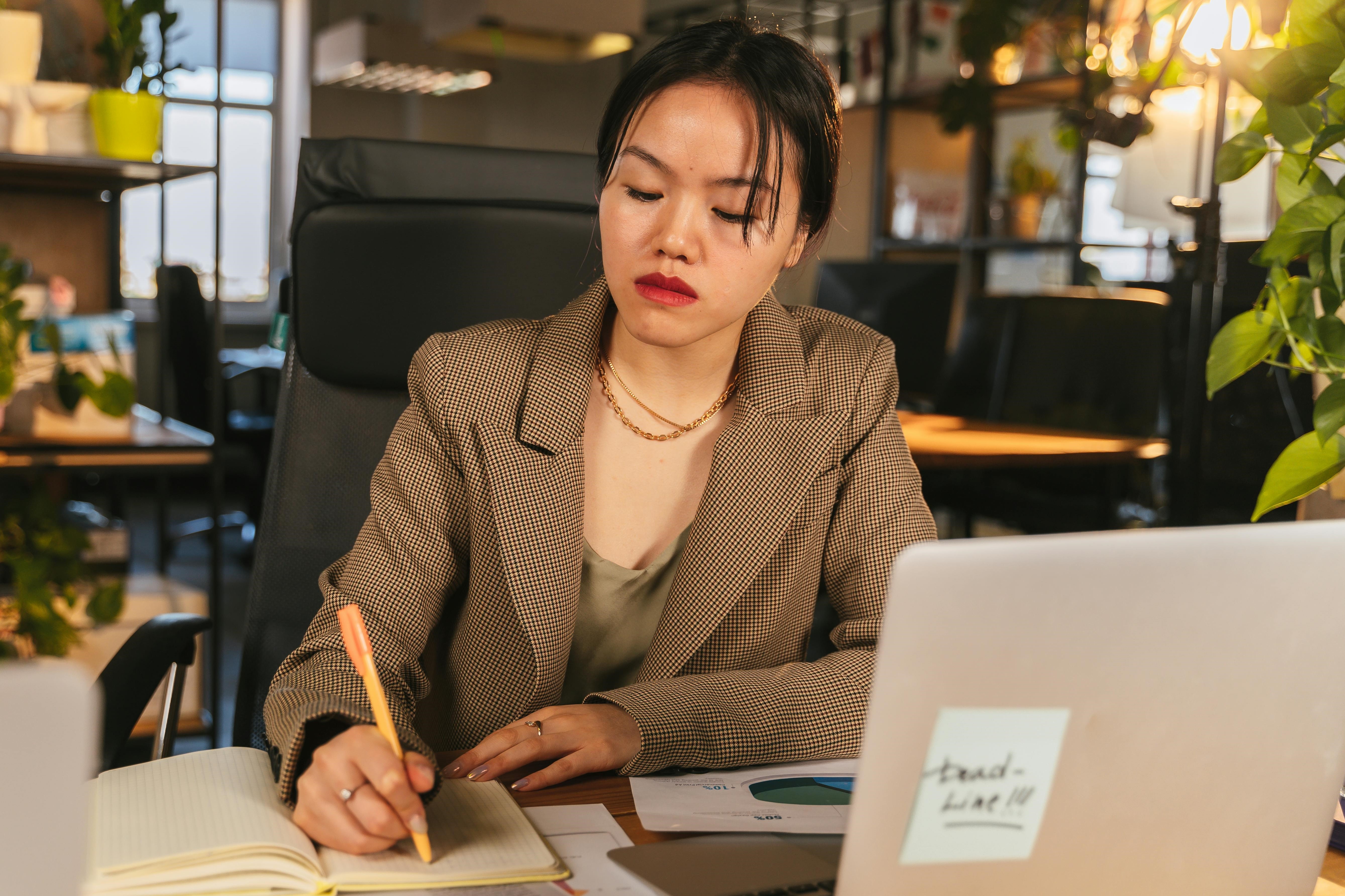 Rao ban 'sep toi, viec te' tren san TMDT hinh anh