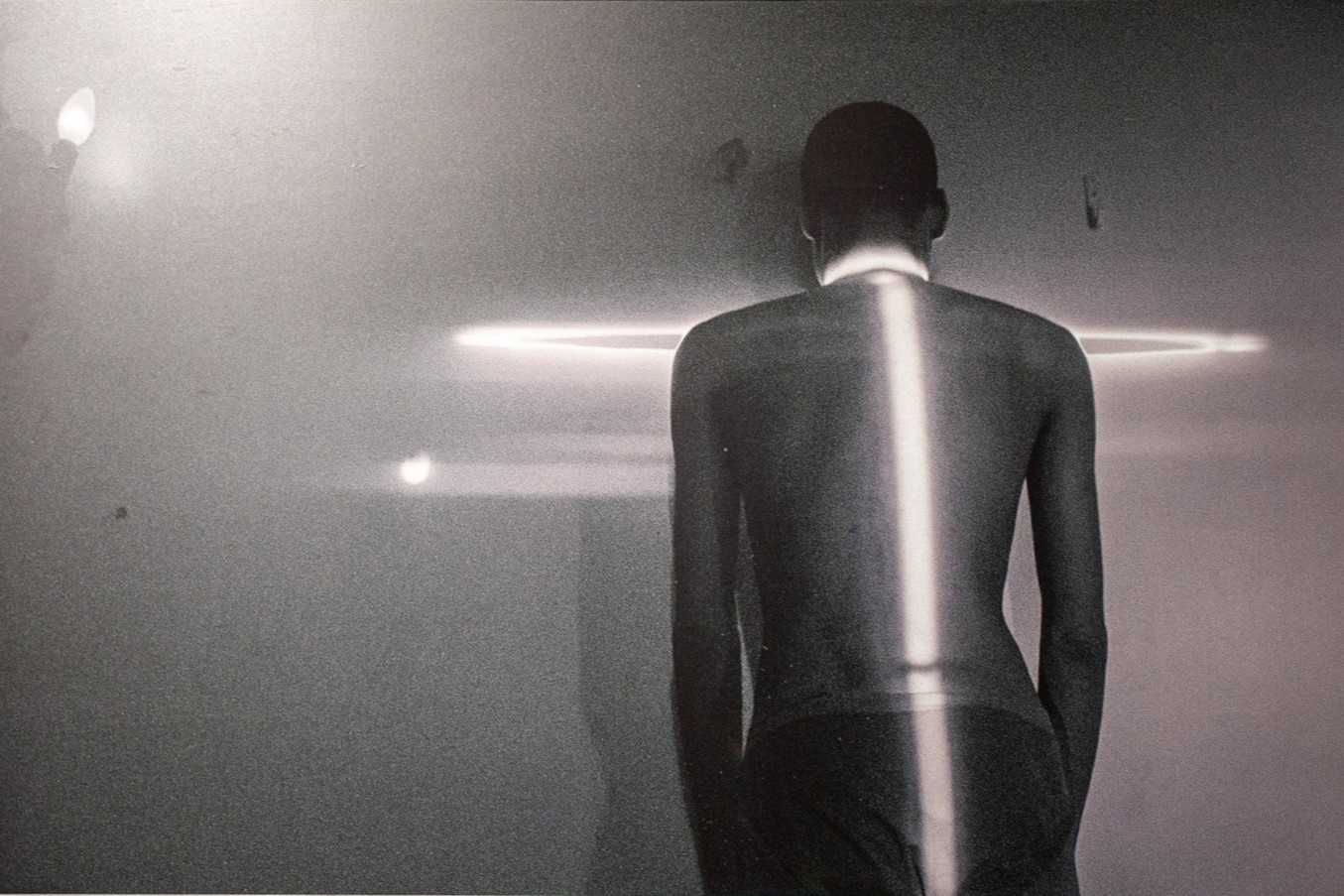 Cuoc song ma mi trong bong dem hinh anh