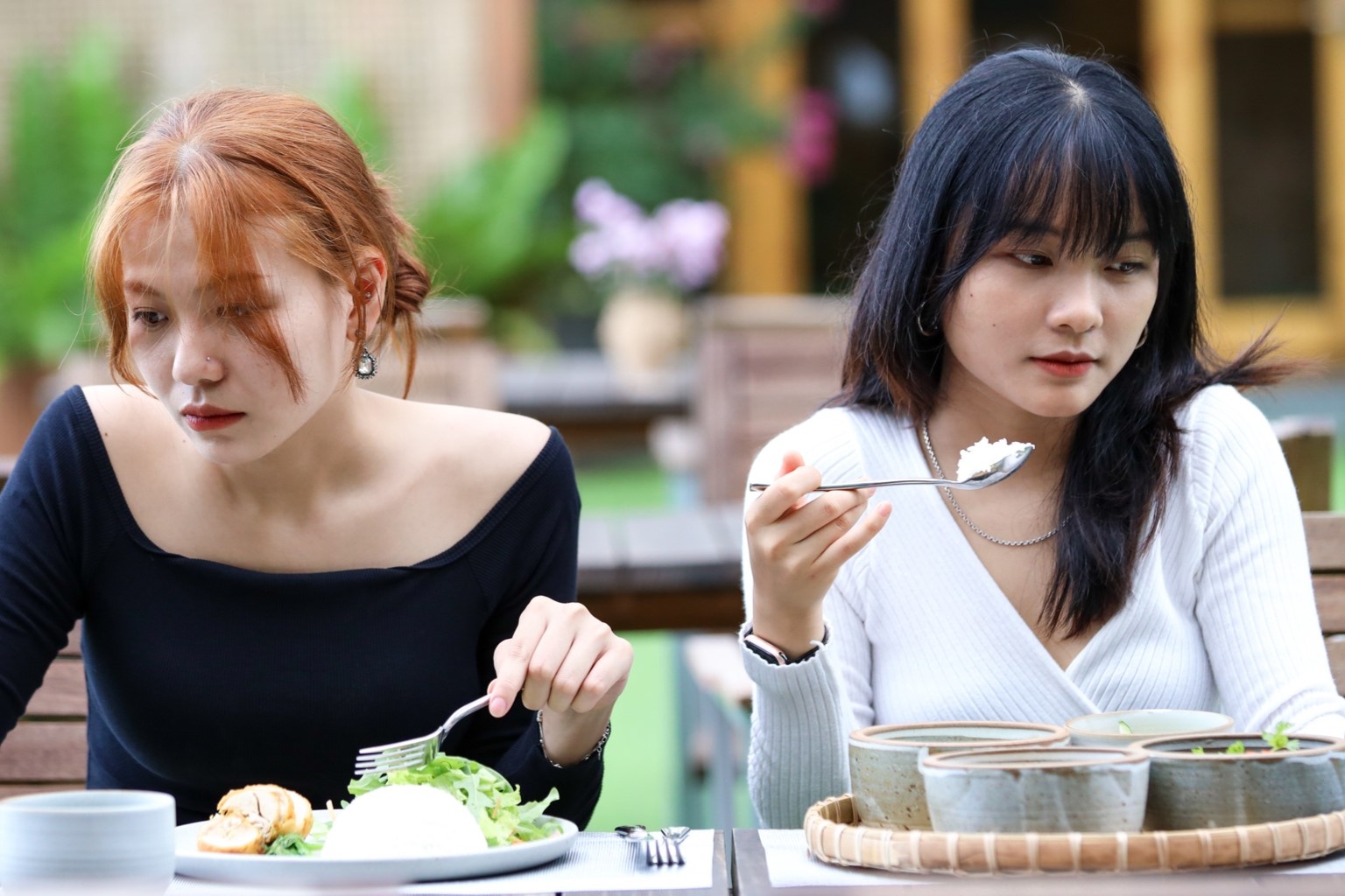 'Bua com chan nuoc mat' vi robot nau an hinh anh