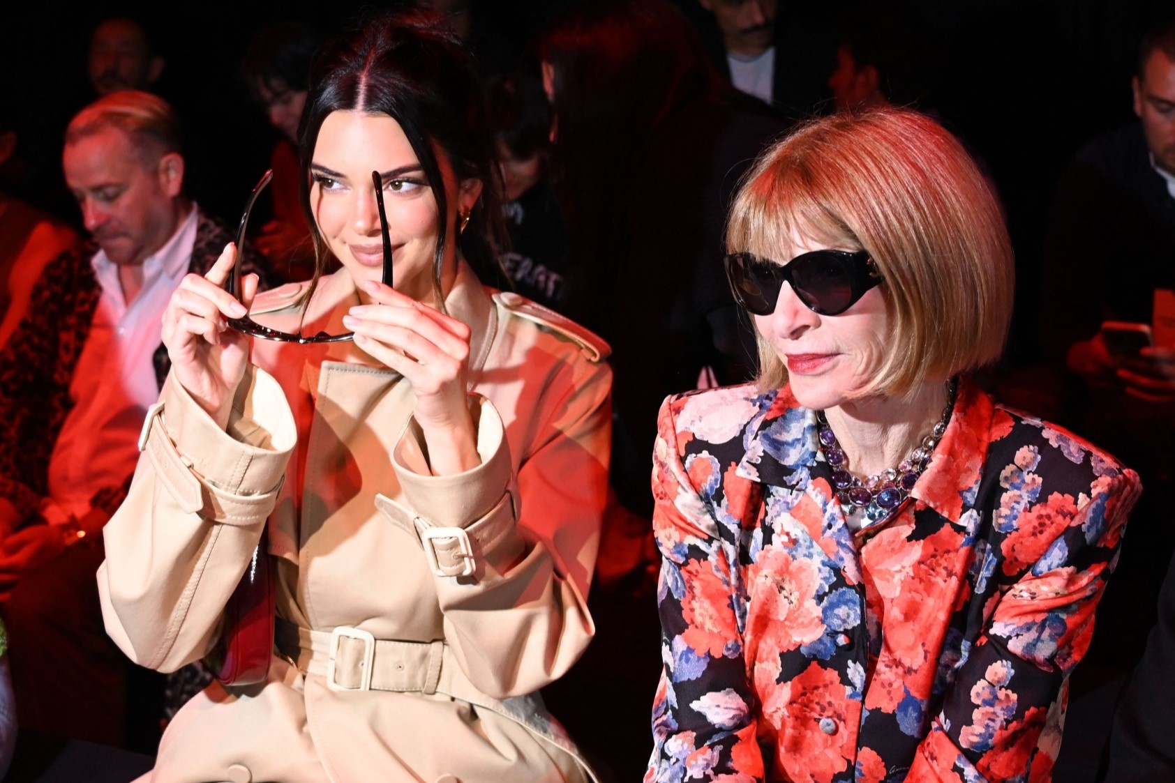 Hang xa xi tra gia khi chay theo gioi sieu giau hinh anh