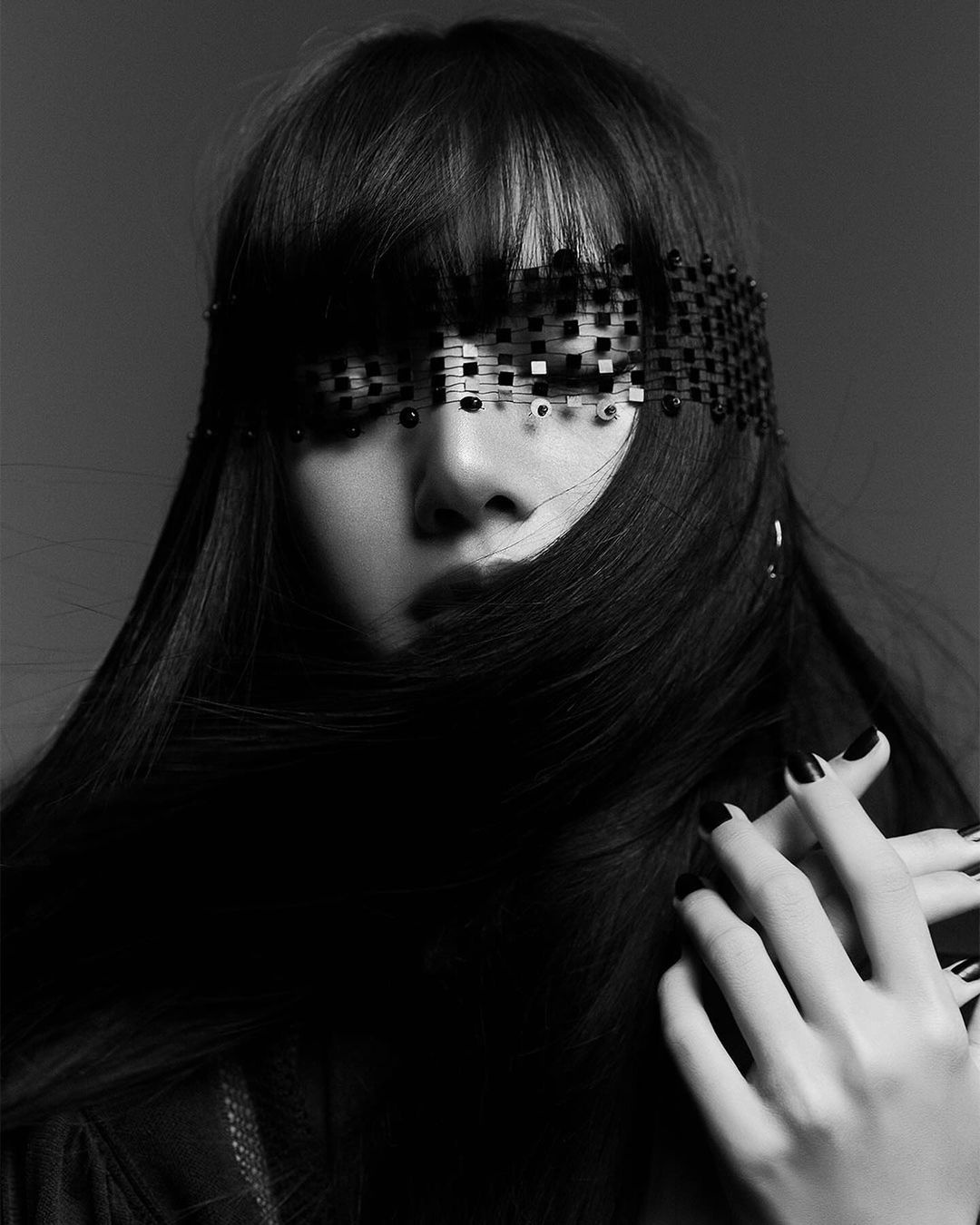 Lisa,  K-Pop,  BlackPink,  Frédéric Arnault,  đại sứ Louis Vuitton,  Lisa Louis Vuitton,   ảnh 2 Lisa,  K-Pop,  BlackPink,  Frederic Arnault,  dai su Louis Vuitton,  Lisa Louis Vuitton, anh 2