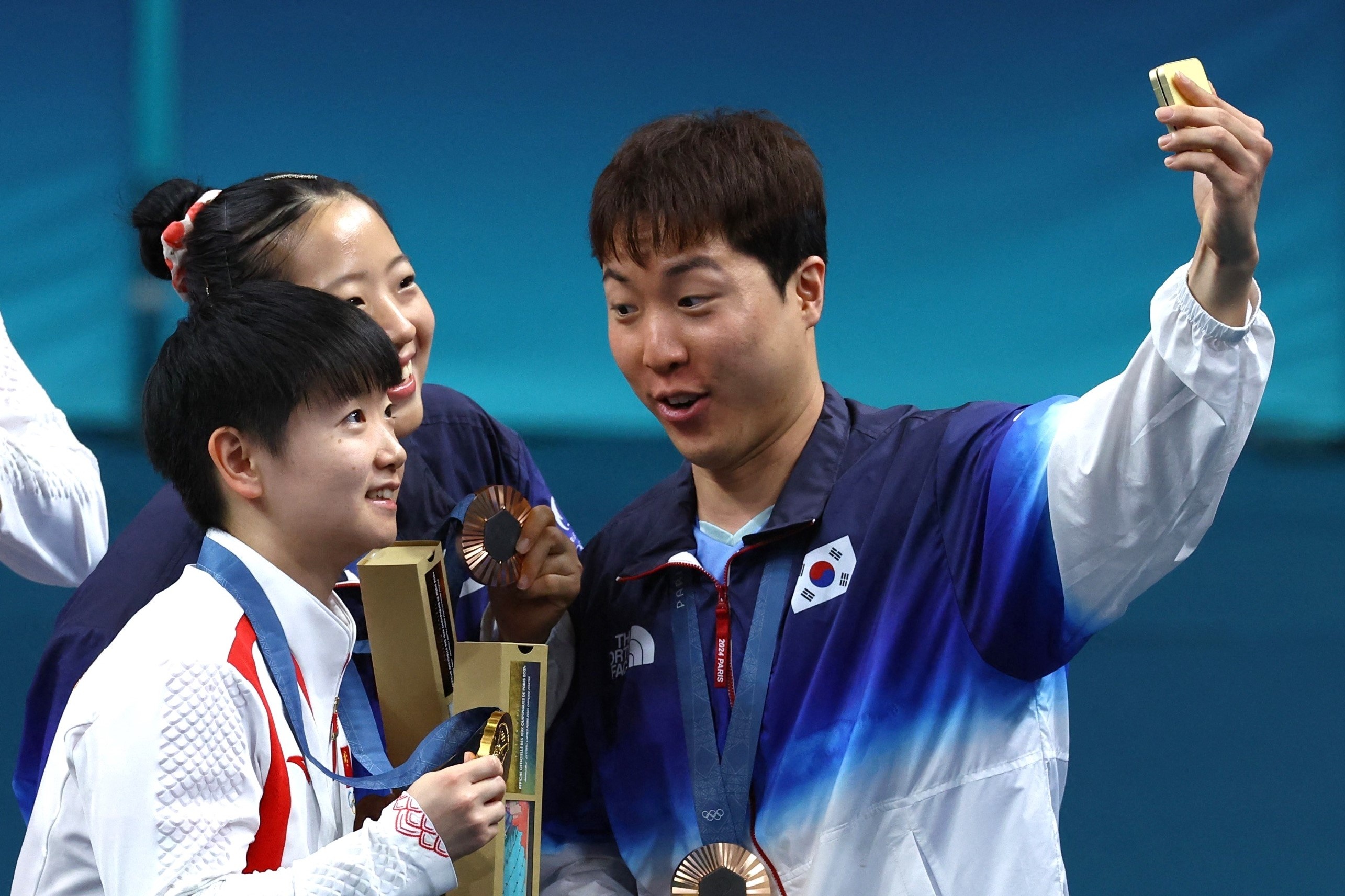 Tam anh selfie gay sot Olympic 2024 hinh anh