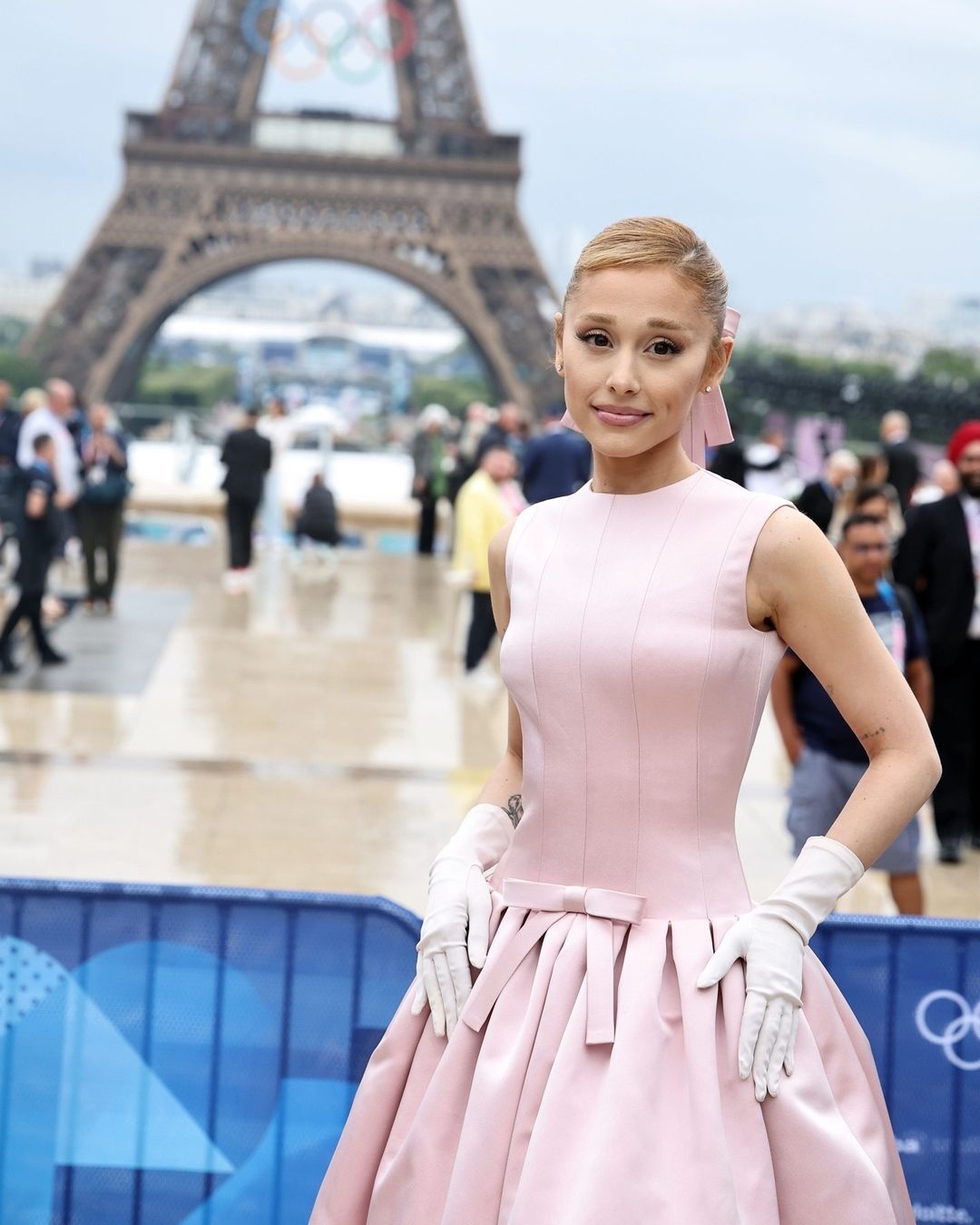 Olympic Việt Nam,  LVMH,  Dior,  Louis Vuitton,  Lady Gaga,  Celine Dion, đoàn thể thao Việt Nam,  khai mạc Olympic ảnh 8 Olympic Viet Nam,  LVMH,  Dior,  Louis Vuitton,  Lady Gaga,  Celine Dion, doan the thao Viet Nam,  khai mac Olympic anh 8