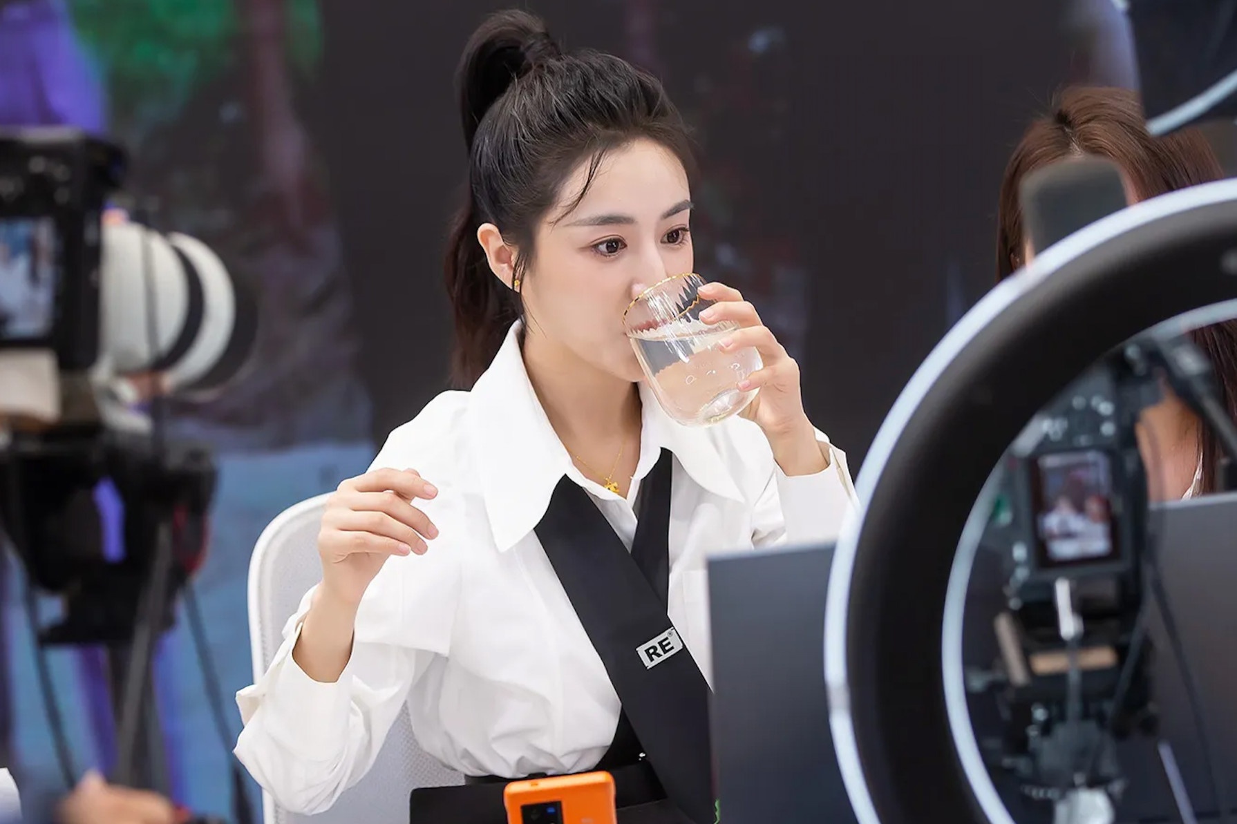 Livestream duoc cong nhan la nghe chinh thuc o Trung Quoc hinh anh