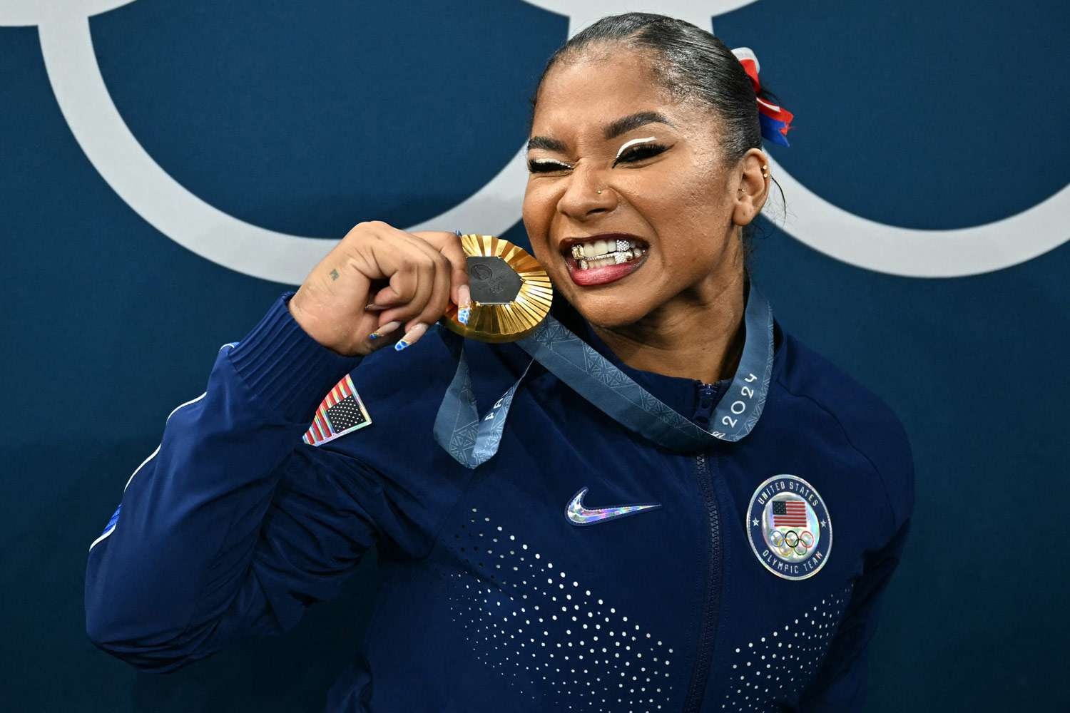 HCV tren co, kim cuong tren rang VDV Olympic hinh anh
