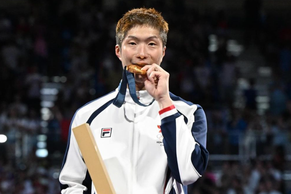 Cheung Ka-Long,  Dior,  LVMH,  huy chuong vang Olympic,  dau kiem,  Hong Kong,  Olympic Paris 2024 anh 1