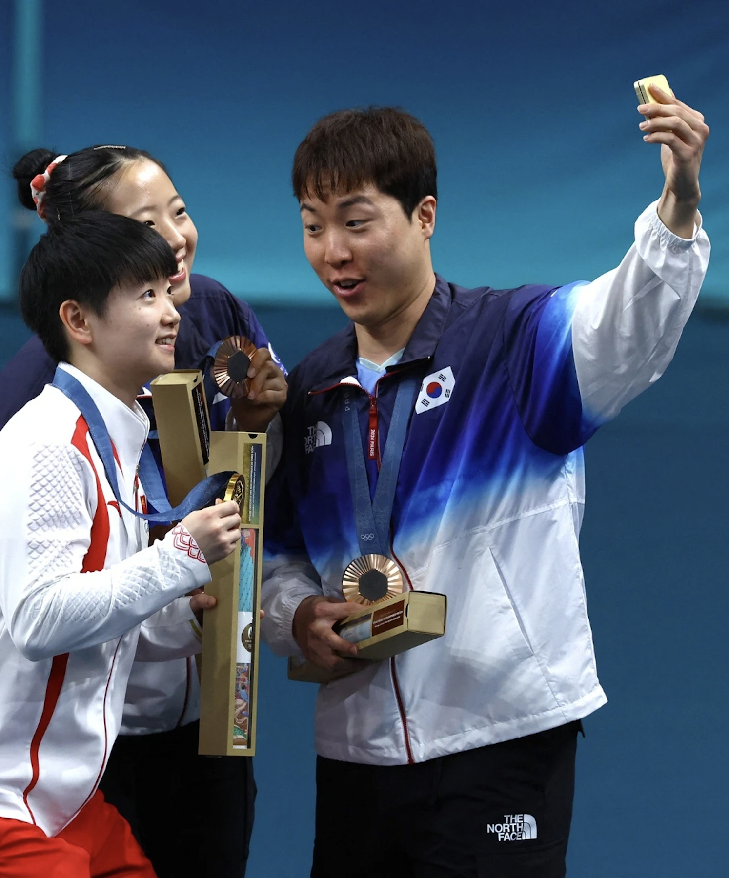 the duc dung cu,  VDV Trung Quoc,  Zhou Yaqin,  selfie Olympic,  olympic paris 2024, anh 6