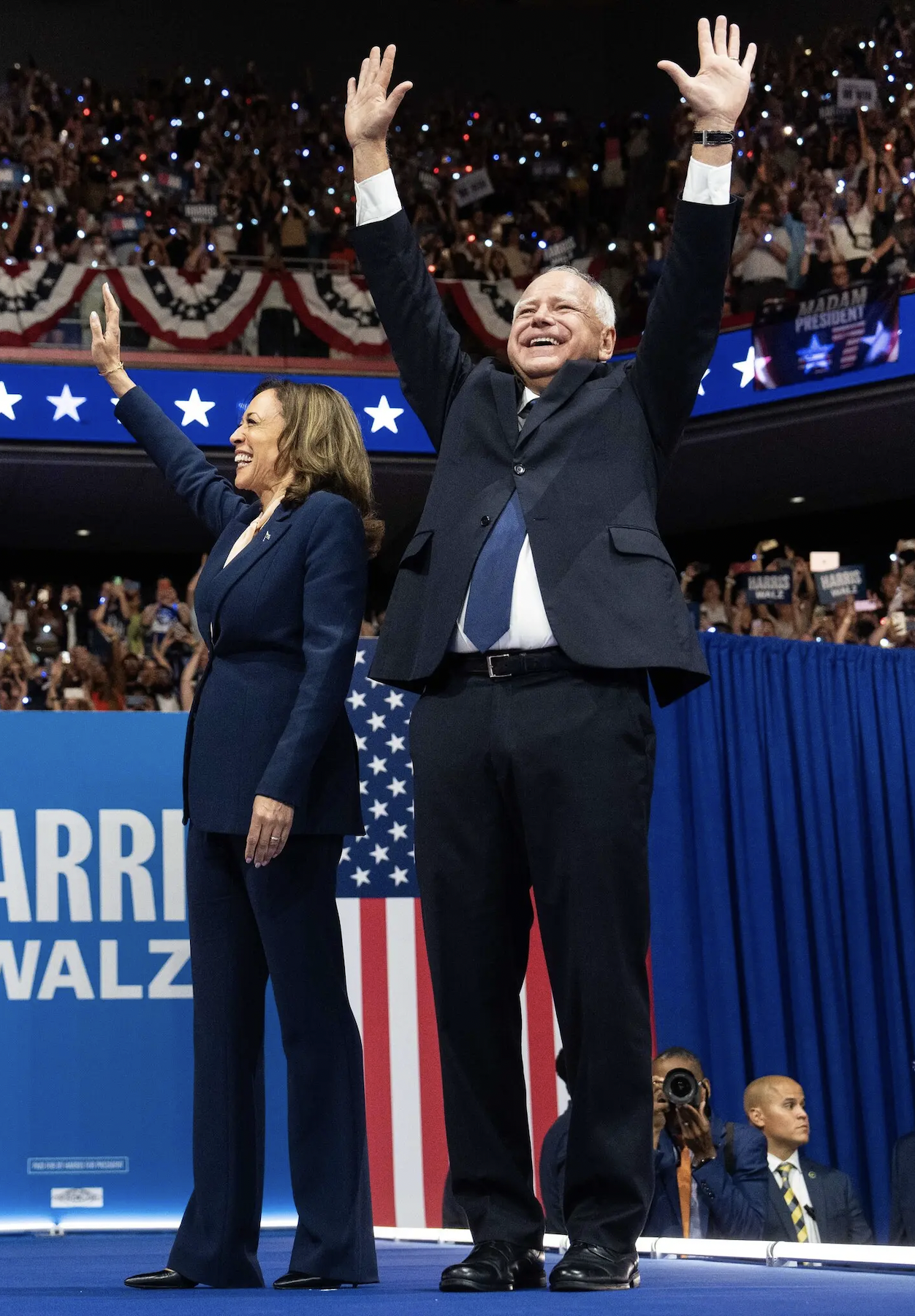 Harris-Walz,  Kamala Harris,  Tim Walz,  Gen Z My anh 3