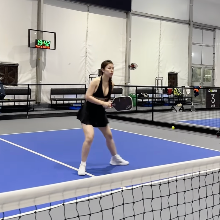 Hot girl từng bị chỉ trích hở hang khi ra sân pickleball giờ ra sao?