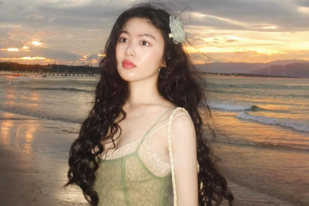 Lo Lem theo mot xuyen thau ben bai bien hinh anh