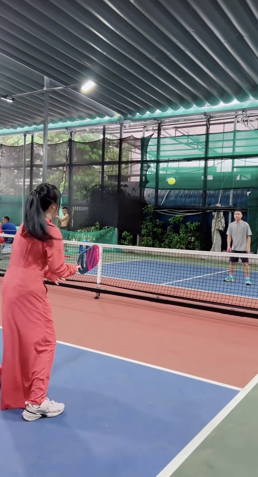 tranh cai pickleball,  quan ao pickleball,  pickleball la gi,  Tram Anh,  Justatee,  Hat Mit,  Quynh Nga,  Quynh Kool,  Bach Lan Phuong,  Phuong Anh Dao anh 8