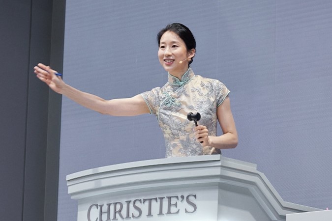 Gioi sieu giau chau A lot vao tam ngam cua cac nha dau gia hinh anh