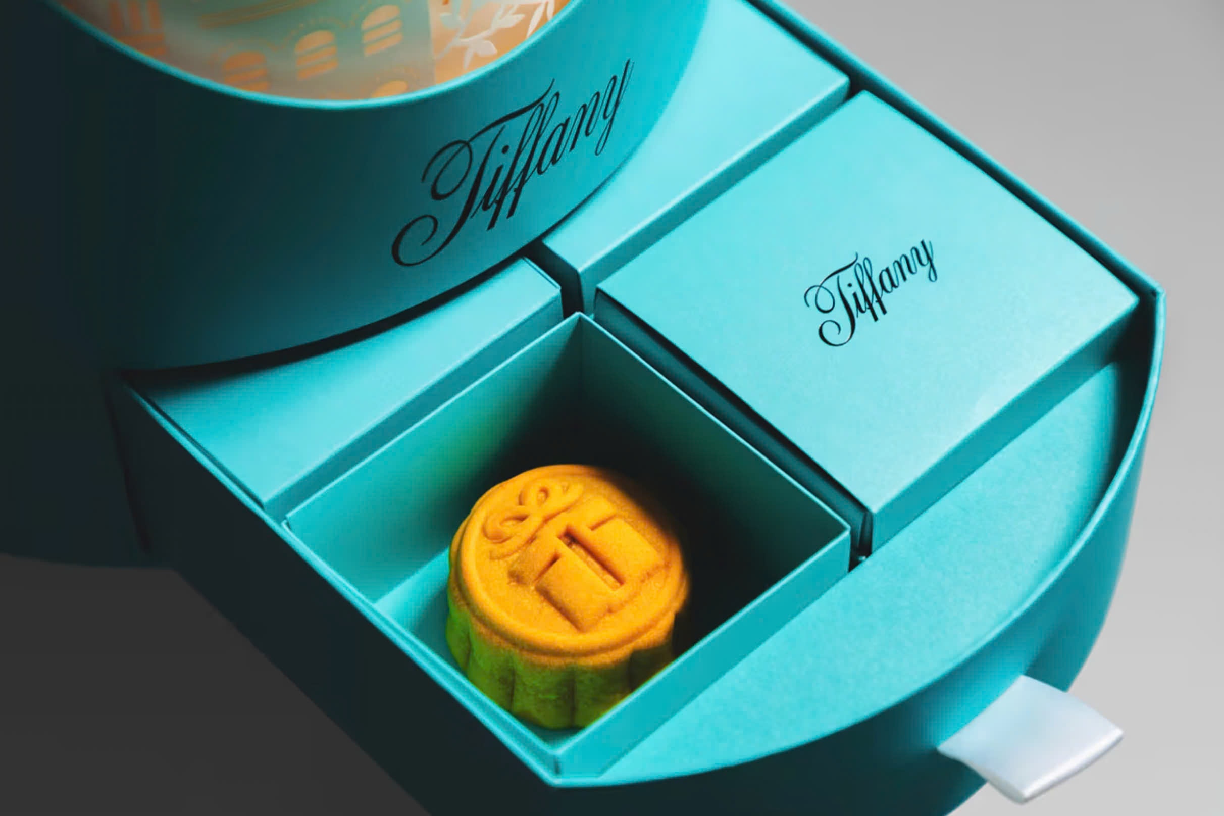 Banh Trung thu xa xi tren da ha nhiet hinh anh