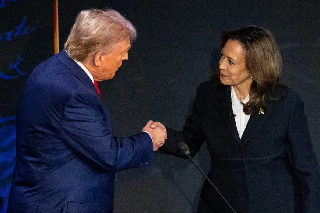 Ong Trump che ba Harris thieu phong cach hinh anh